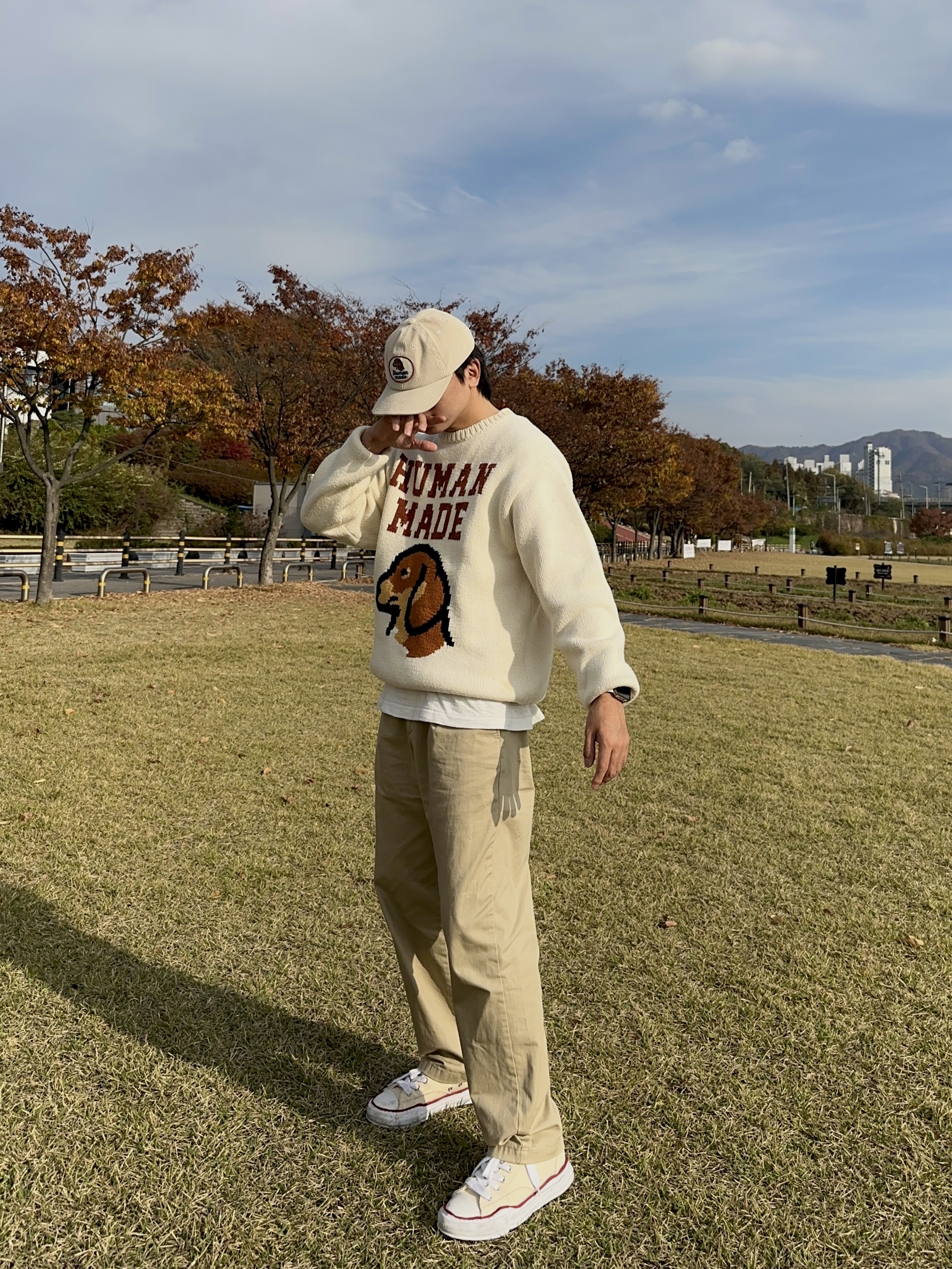 Human Made Dachs Knit Sweater White, Human Made 6 Panel Corduroy Cap White 착용 스타일