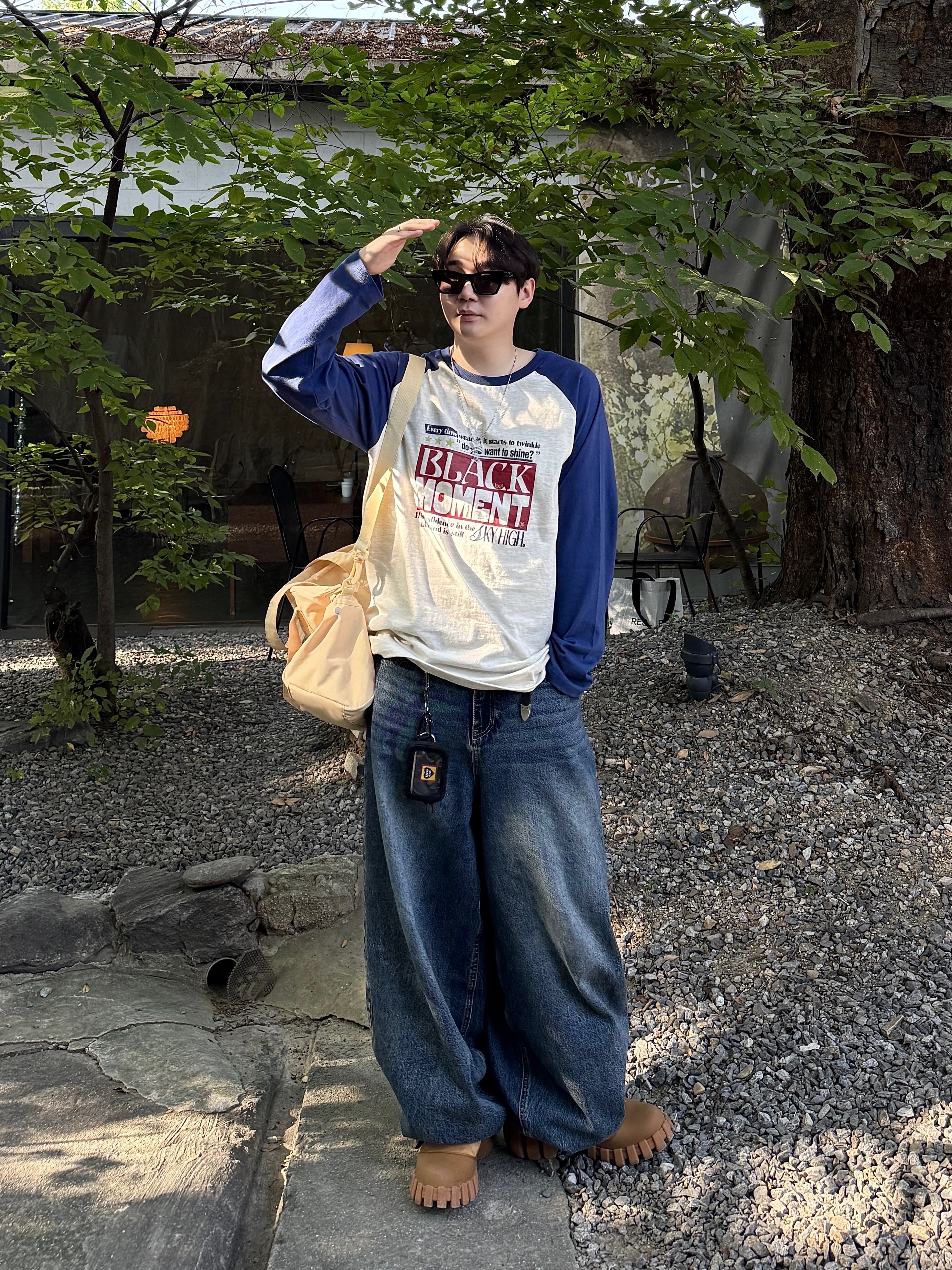 Nike Gym Club Duffle Bag 24L Pale Vanilla, Timberland x Humberto Leon 6 Inch Boot Wheat Nubuck - Medium 착용 스타일 - 1