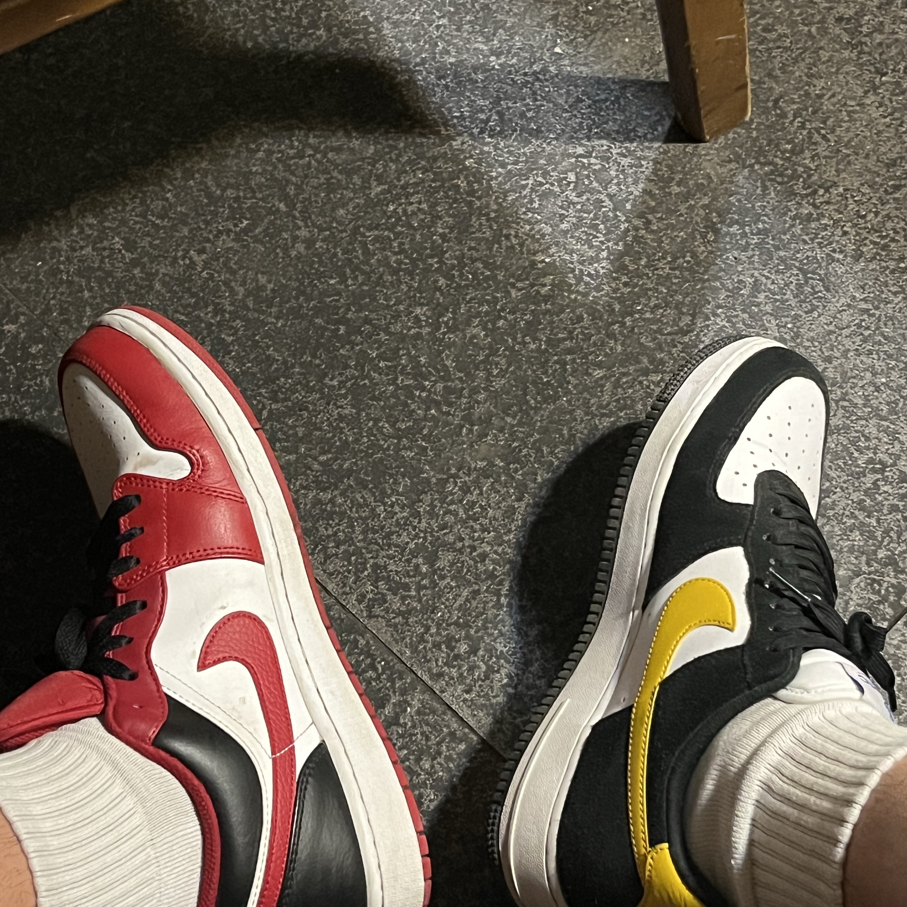 Jordan 1 Low White Gym Red Black 착용 스타일