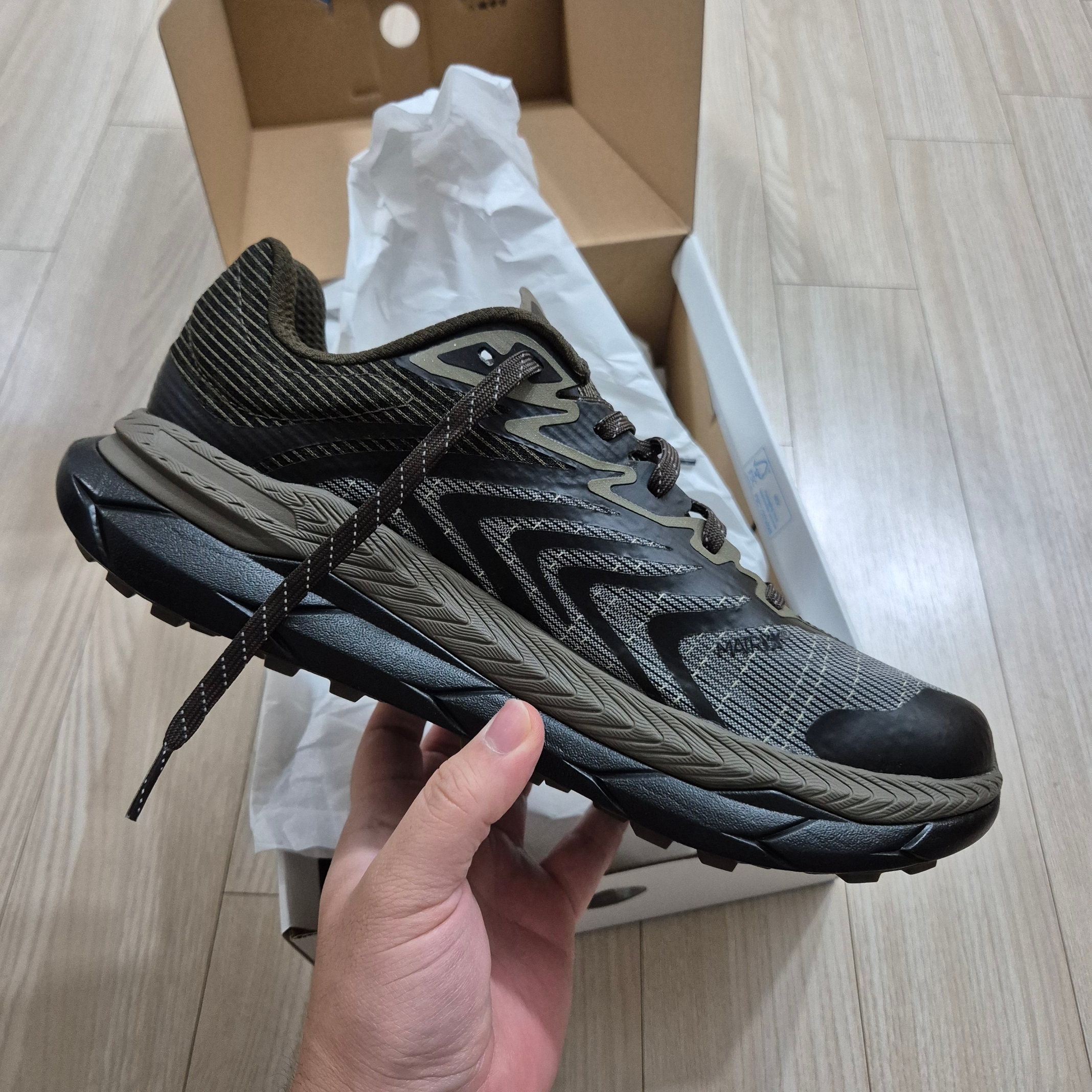 Hoka Tecton X 2 TS Deep Umber Black 착용 스타일 - 5