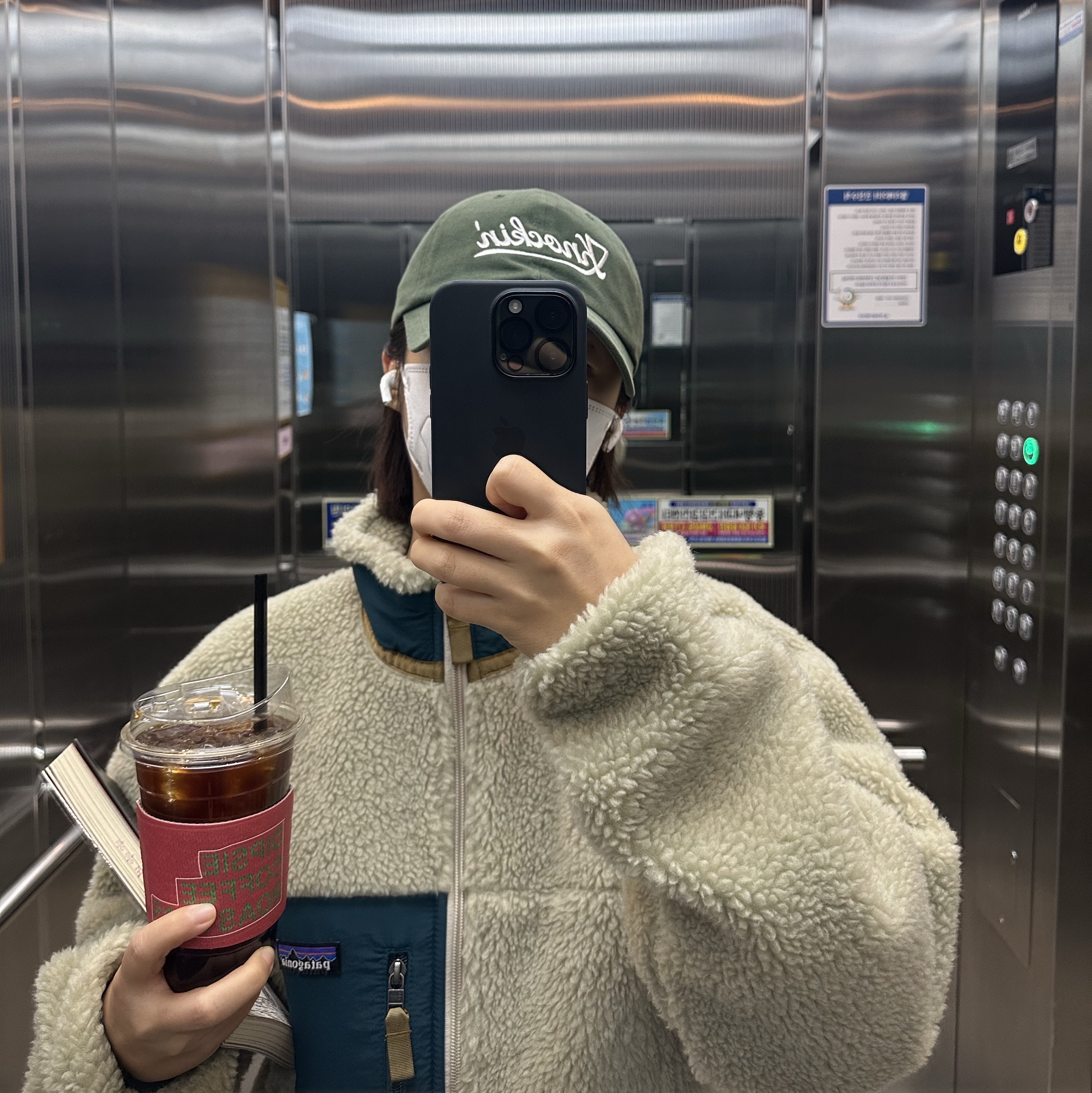 Patagonia Classic Retro-X Jacket Pelican Dark Borealis Green 착용 스타일 - 1