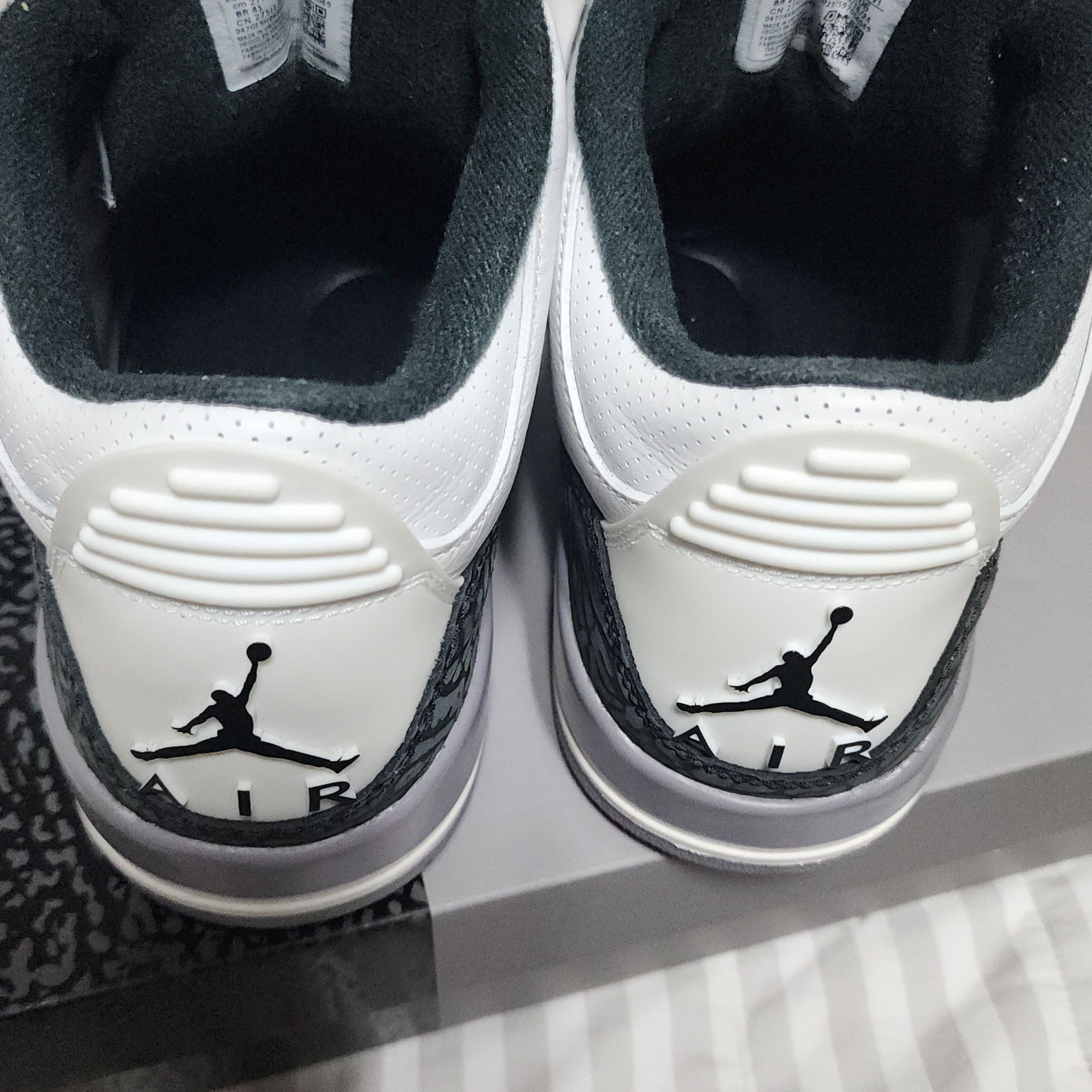 Jordan 3 Retro Cement Grey 착용 스타일 - 1