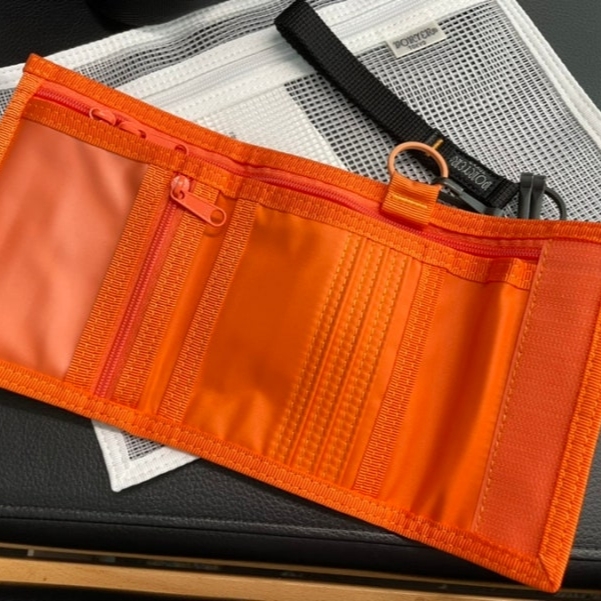 Porter Capsule Wallet Orange 착용 스타일 - 6