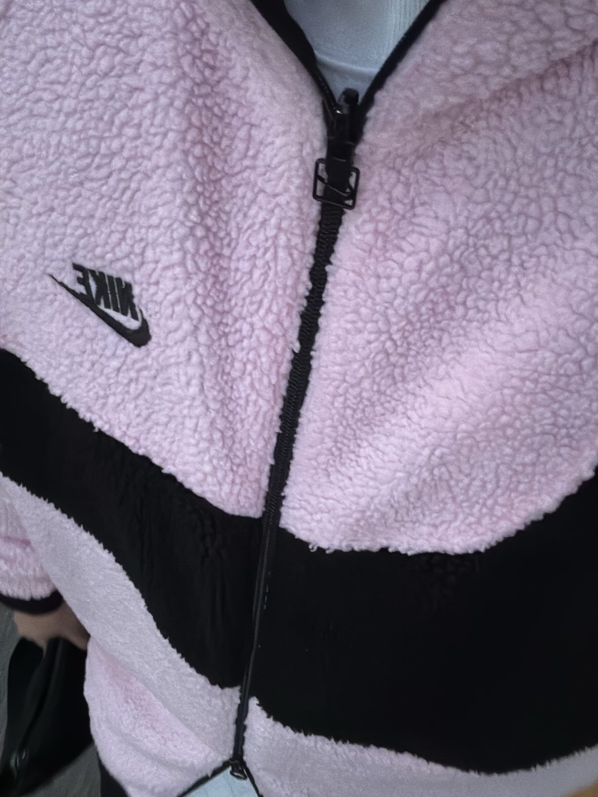 Nike Big Swoosh Full Zip Jacket Pink Black 착용 스타일