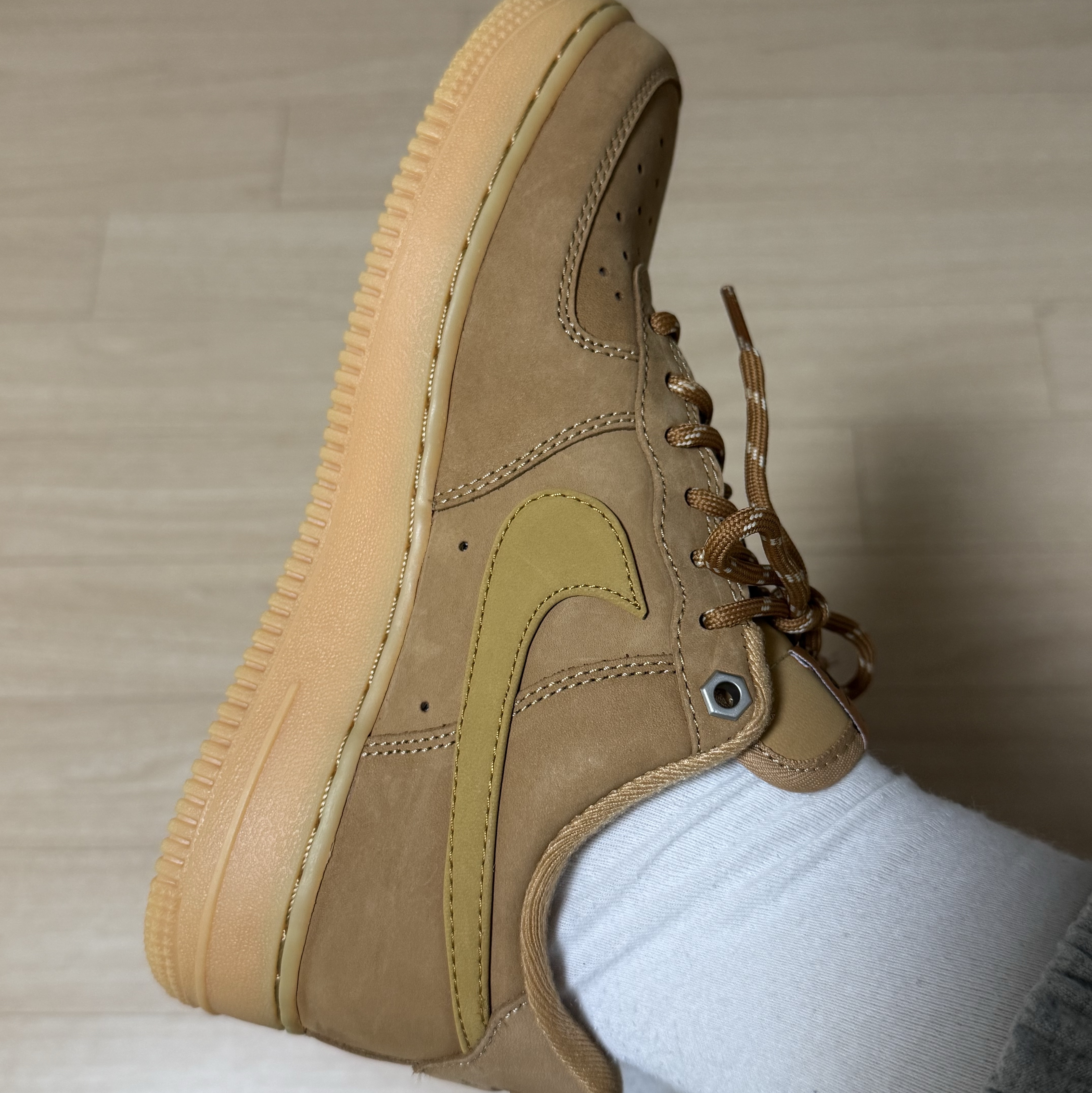 Nike Air Force 1 '07 WB Flax 착용 스타일 - 1