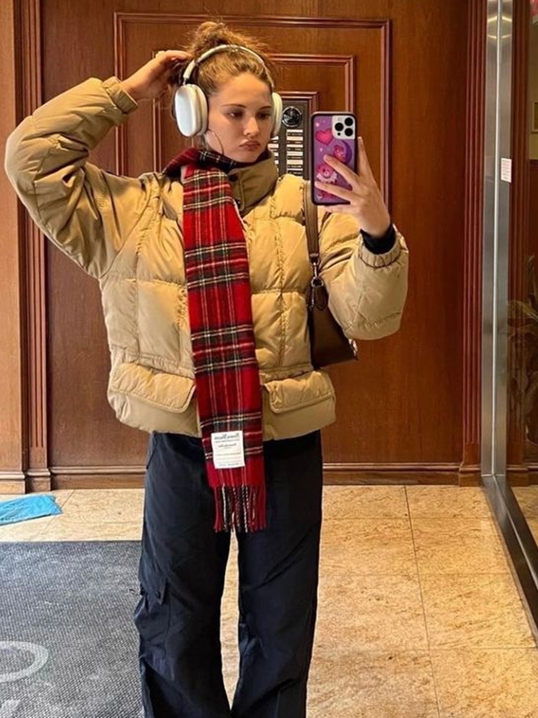 Burberry Classic Check Cashmere Muffler Archive Beige, Acne Studios Mohair Check Muffler Chestnut Brown Yellow Green 착용 스타일 - 3
