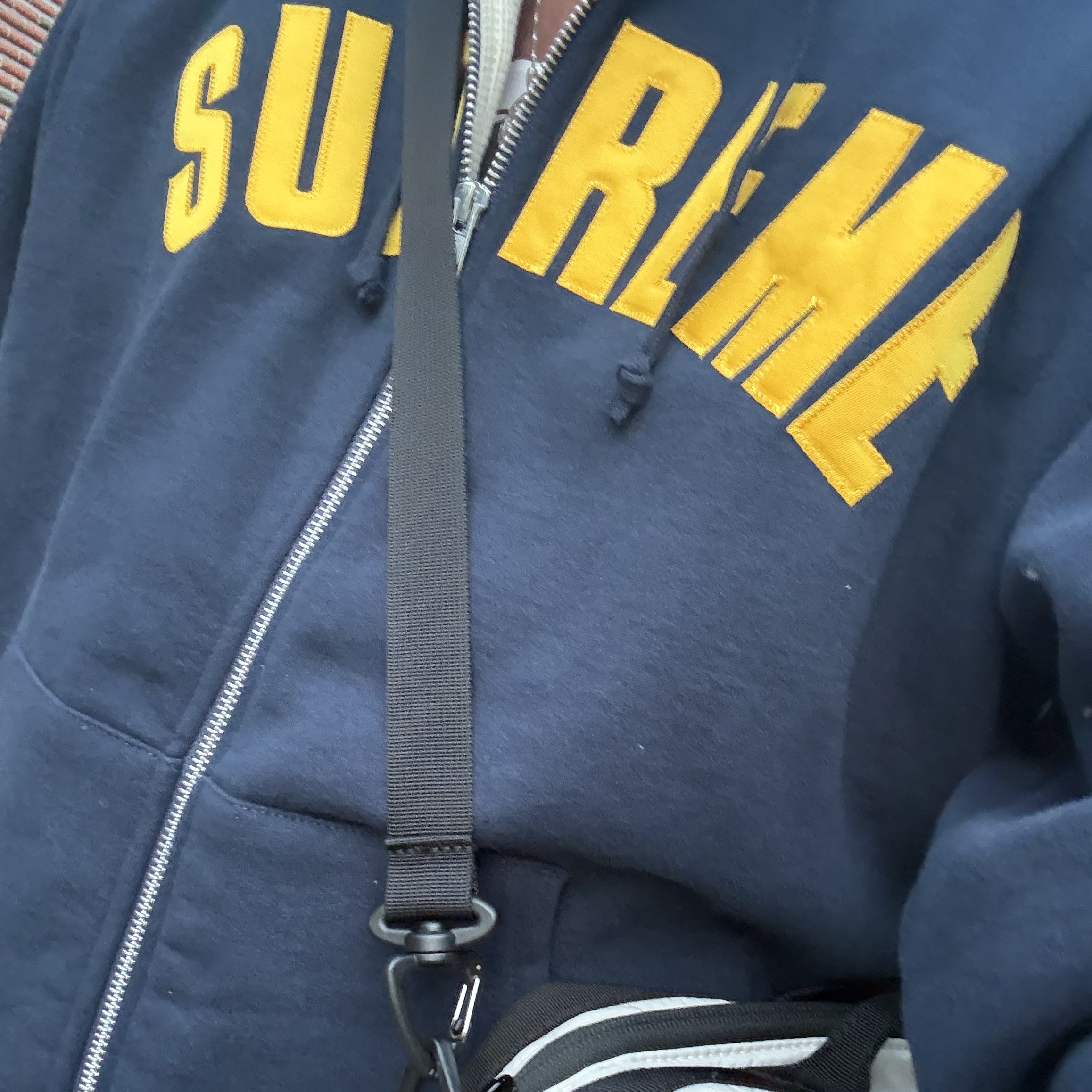 Supreme Arc Thermal Lined Zip Up Hooded Sweatshirt Navy - 24FW, Supreme x Martine Rose Mini Duffle Bag Multicolor - 24FW 착용 스타일