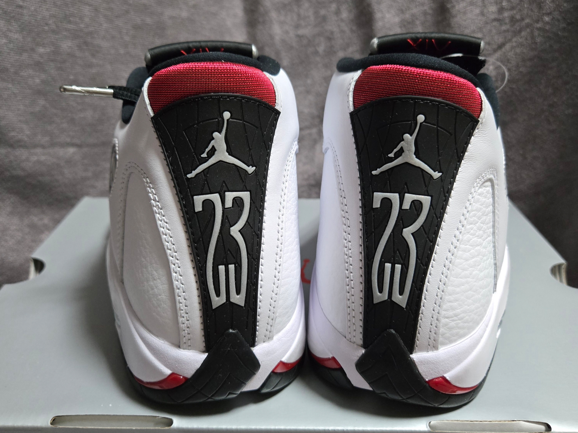 Jordan 14 Retro Black Toe 2024 착용 스타일 - 4