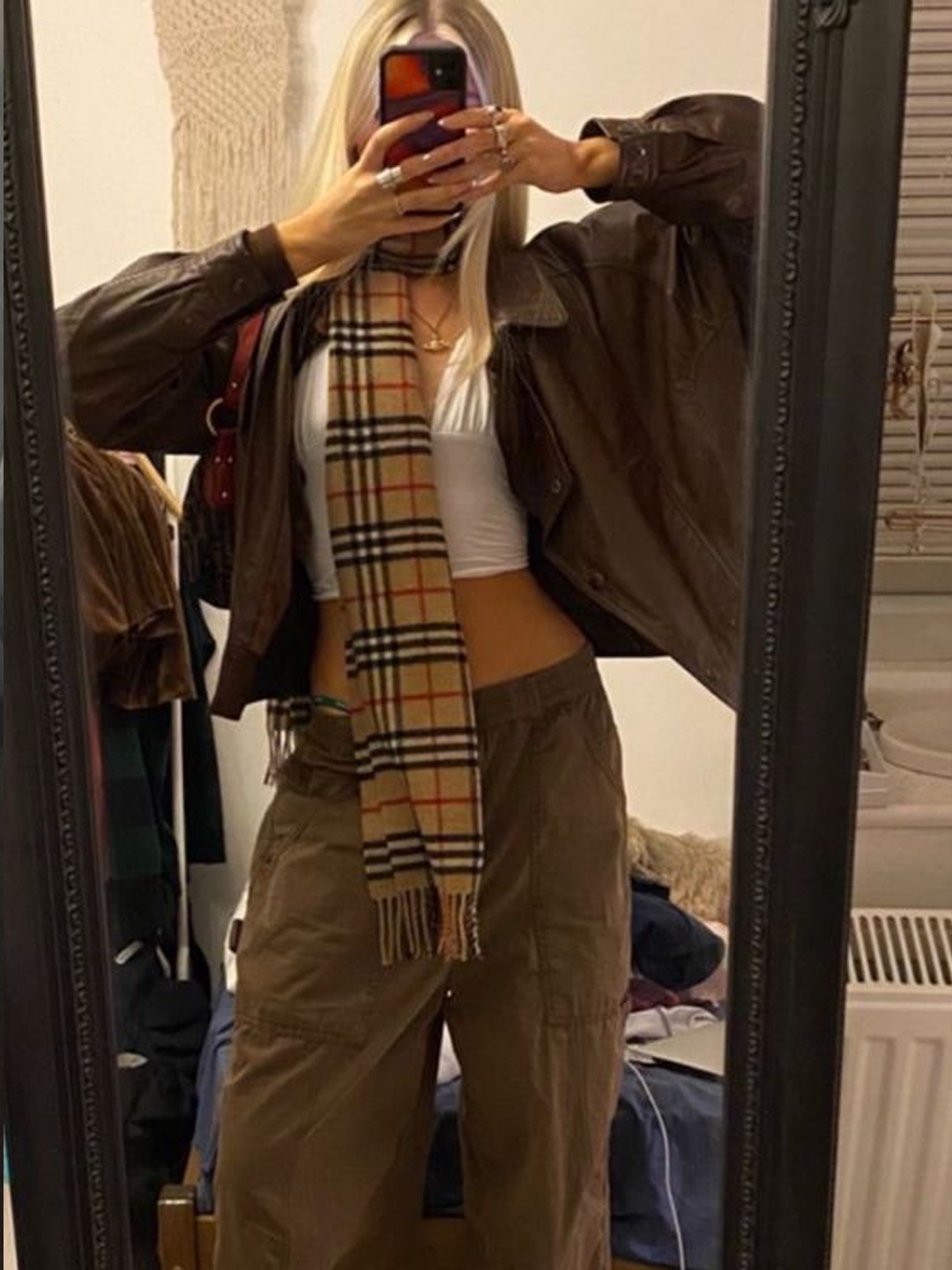 Burberry Classic Check Cashmere Muffler Archive Beige, Acne Studios Mohair Check Muffler Chestnut Brown Yellow Green 착용 스타일 - 4