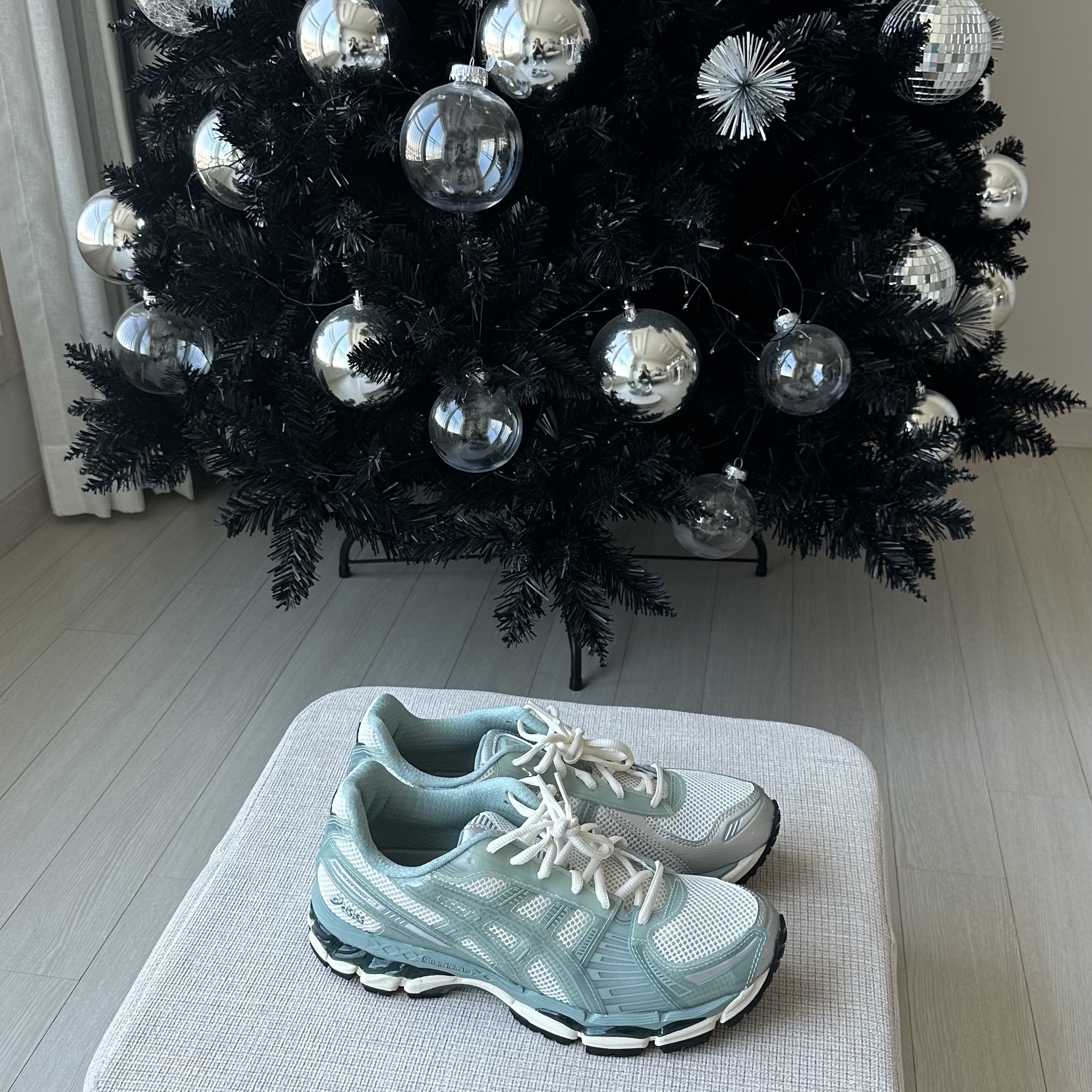 Asics x Ronnie Fieg Gel-Kayano 12.1 Cream Sage 착용 스타일 - 3
