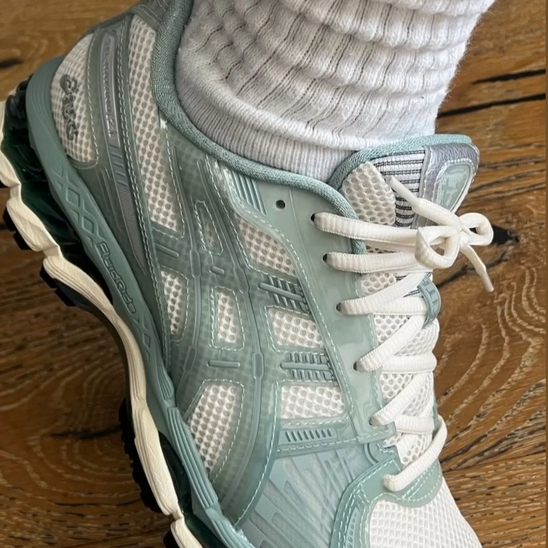 Asics x Ronnie Fieg Gel-Kayano 12.1 Cream Sage 착용 스타일 - 2