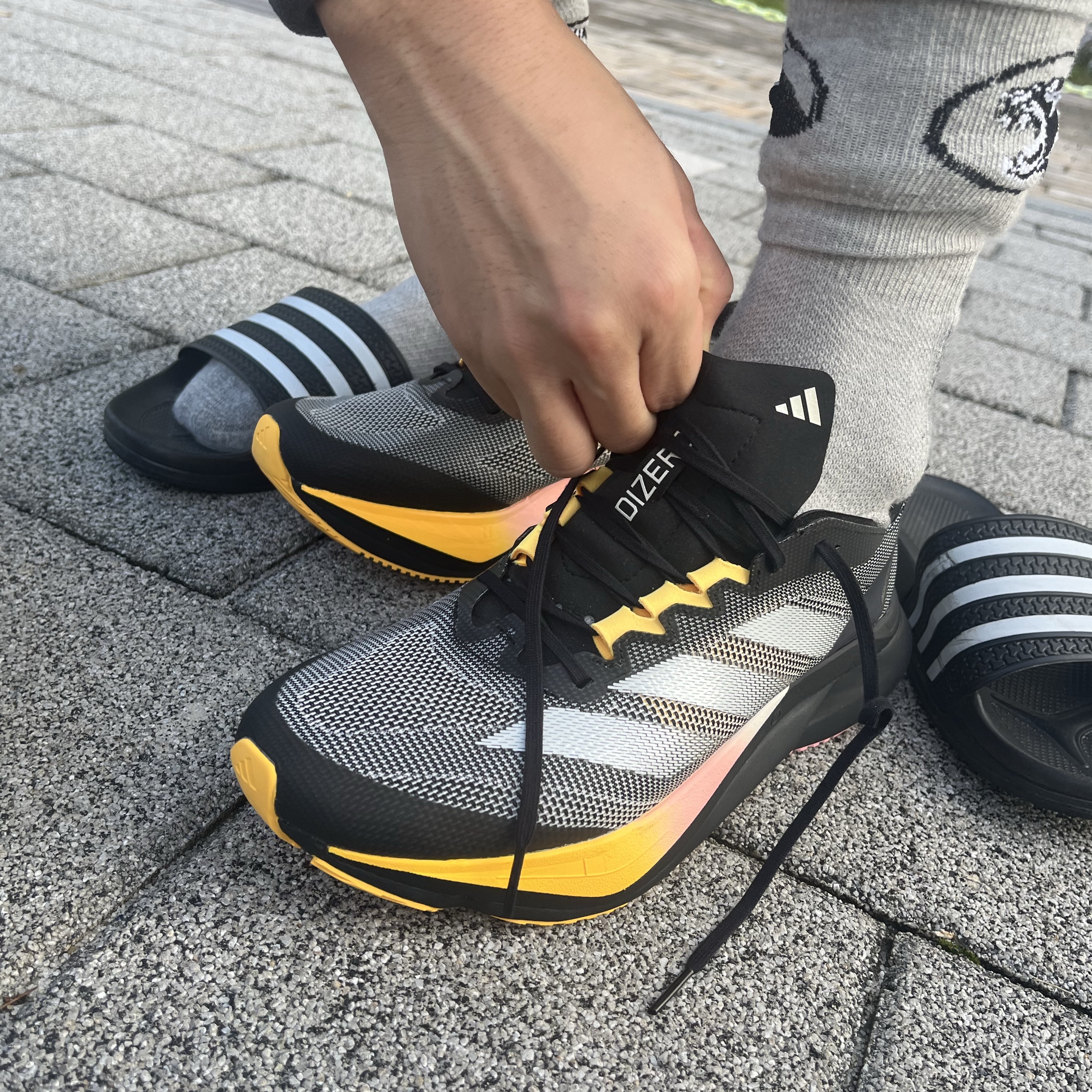 Adidas Adizero Boston 12 Core Black Zero Metalic 착용 스타일