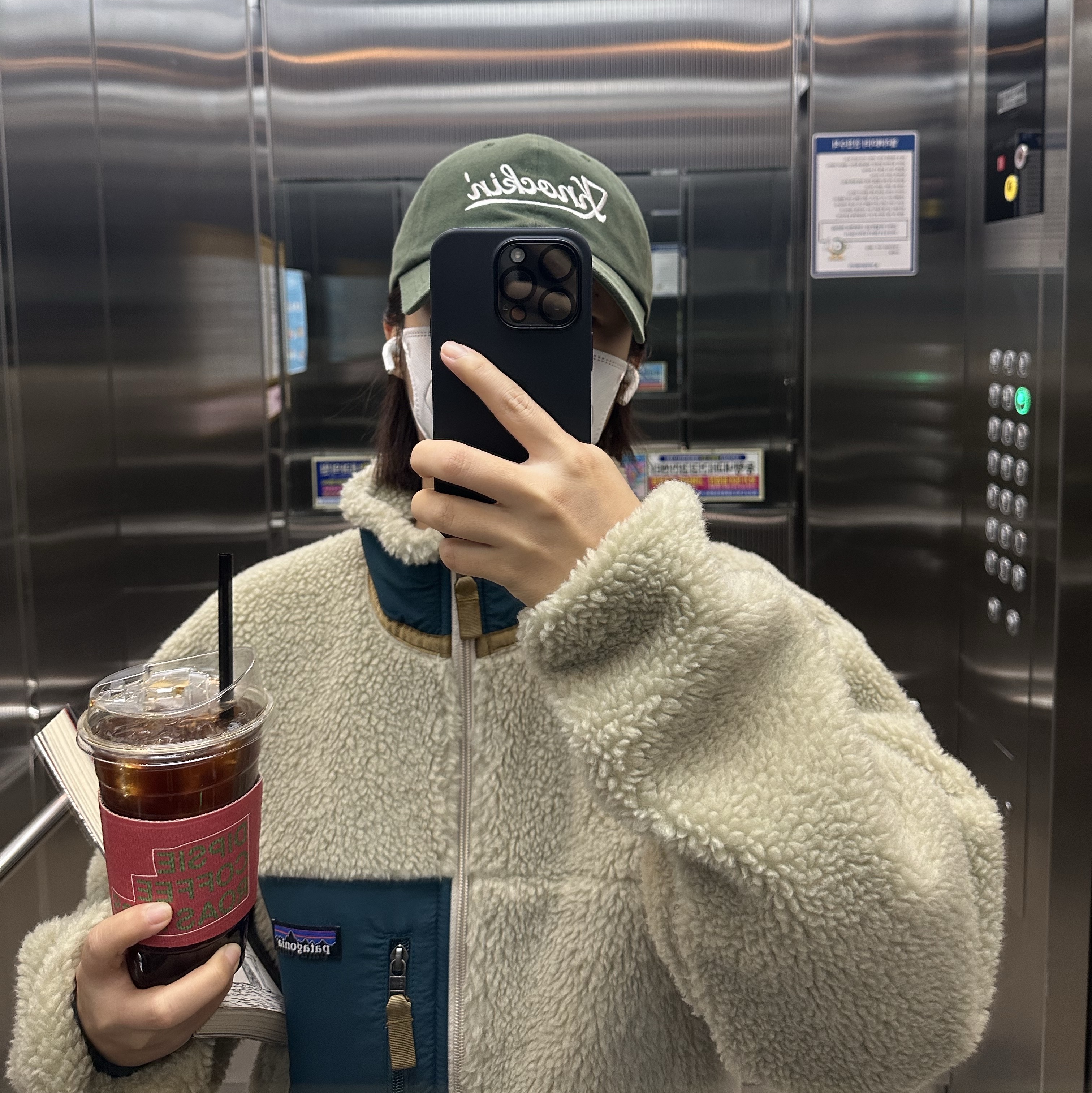 Patagonia Classic Retro-X Jacket Pelican Dark Borealis Green 착용 스타일 - 2