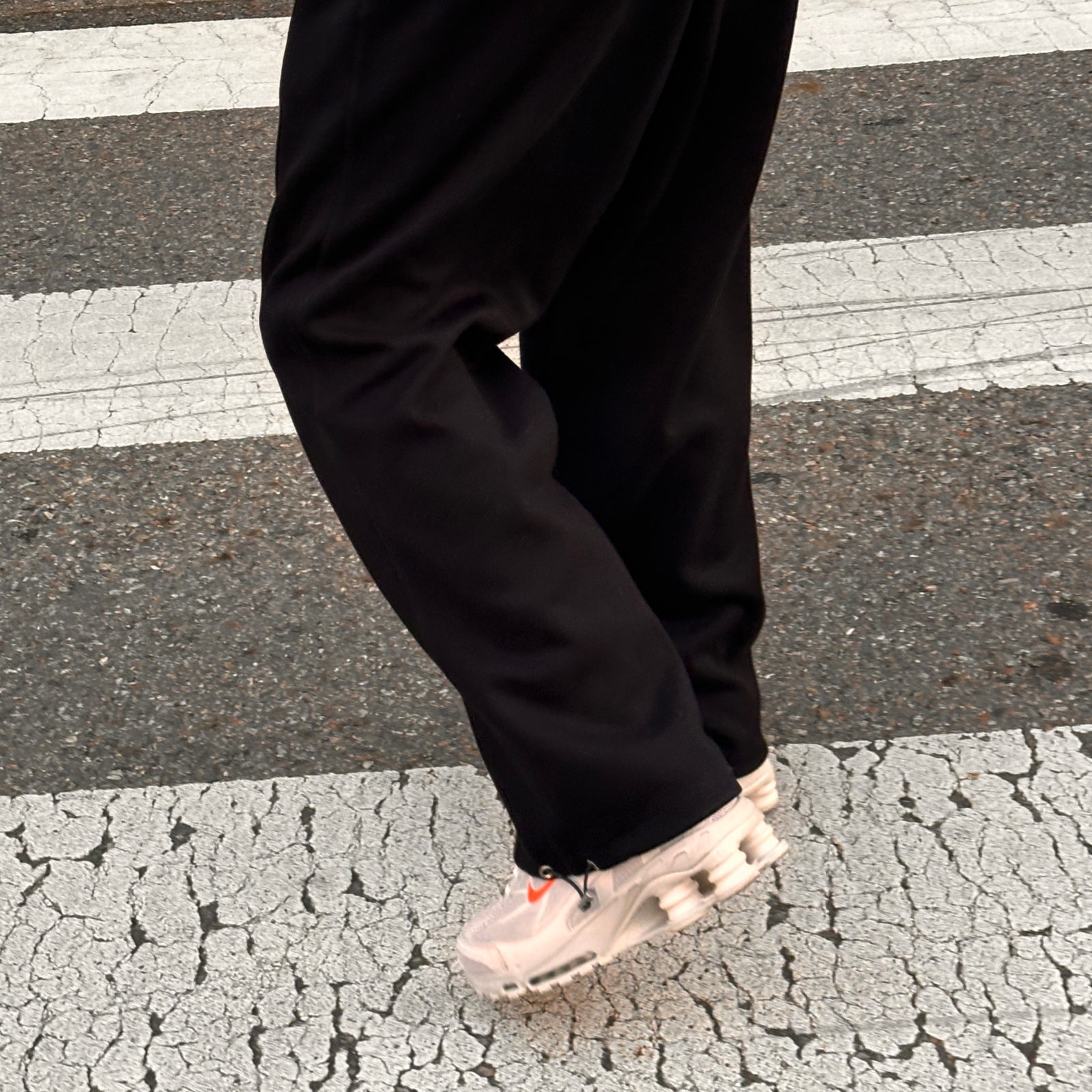 Nike Shox Ride 2 Light Bone and Turf Orange 착용 스타일 - 2