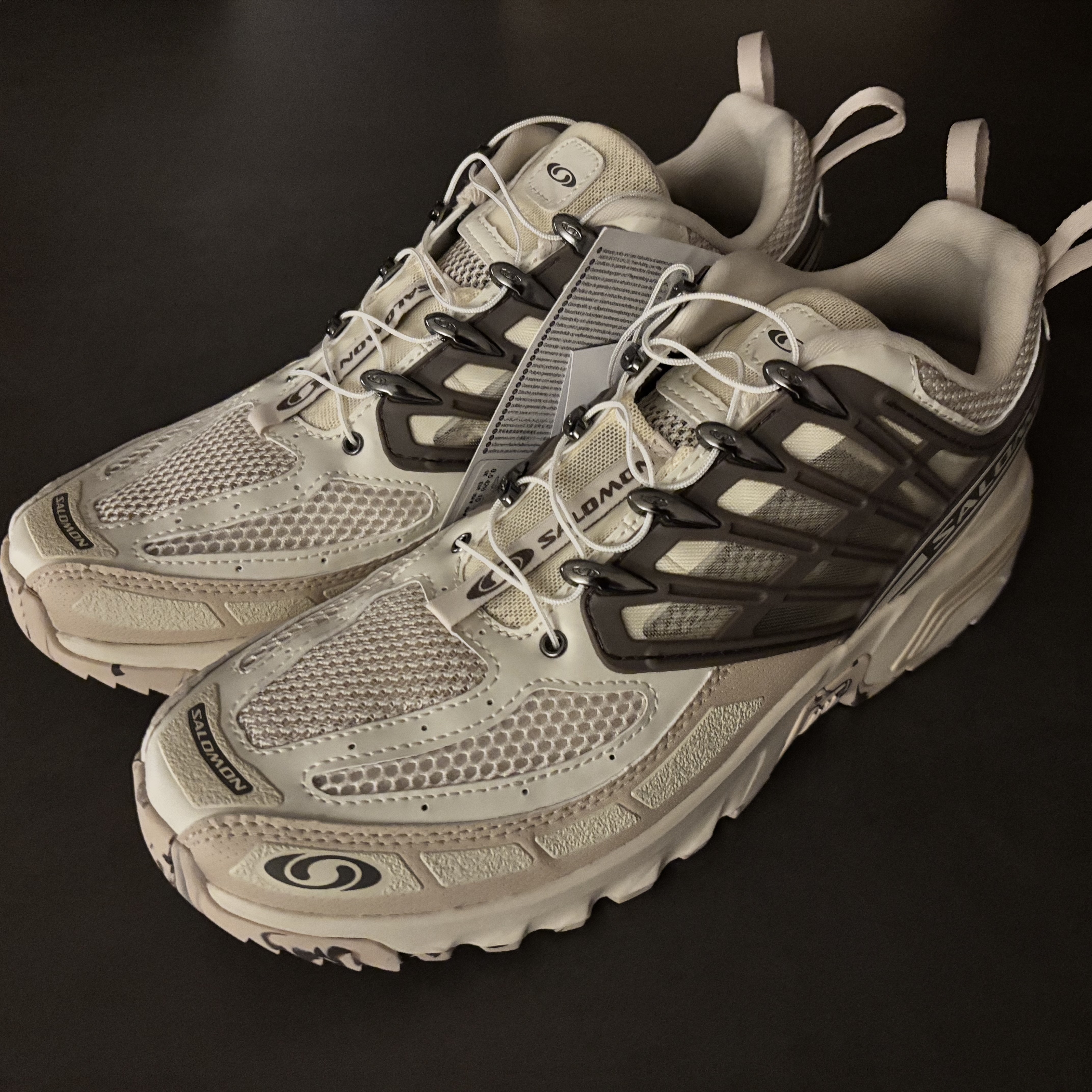 Salomon ACS Pro Desert Almond Milk 착용 스타일
