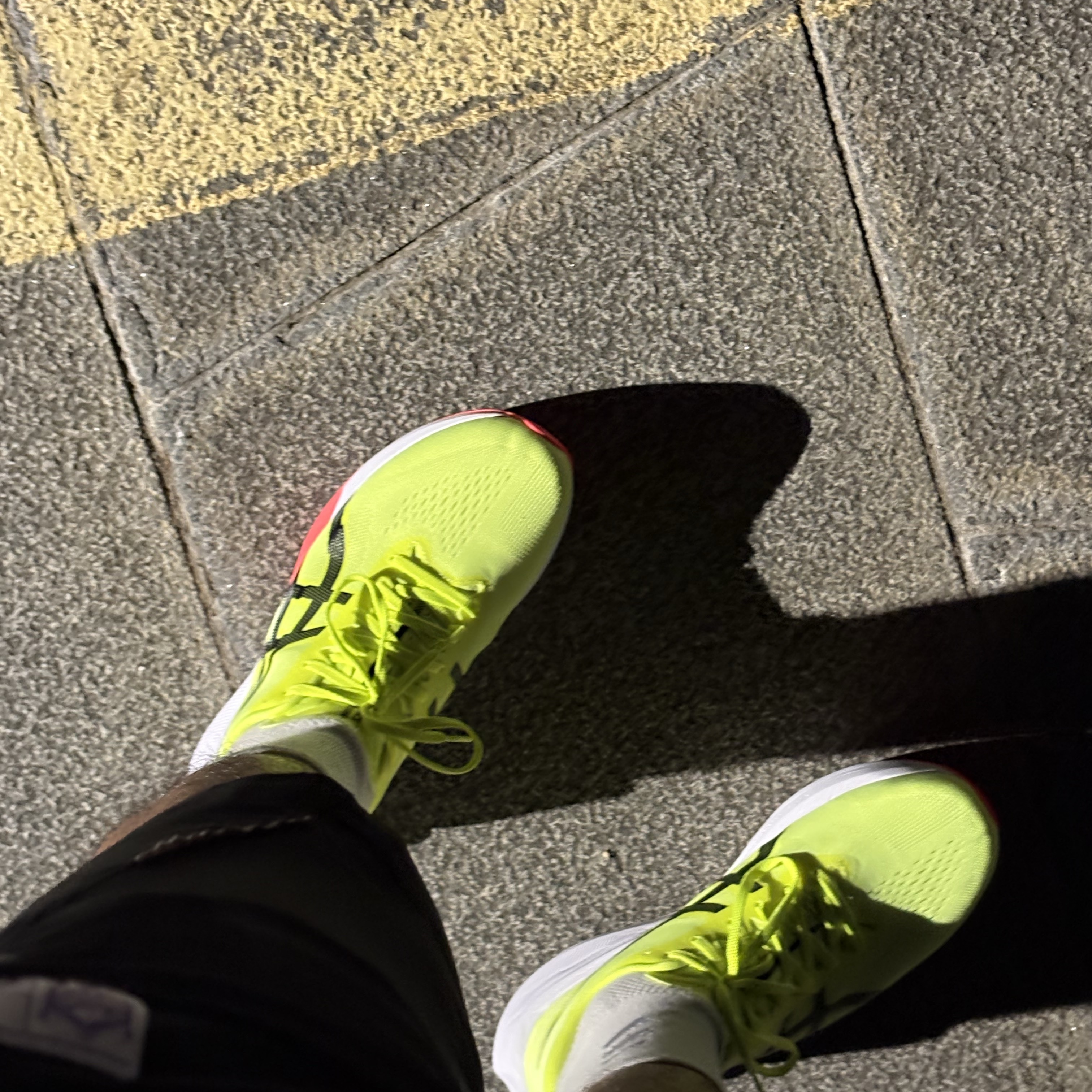 Asics Magic Speed 4 Safety Yellow Black - 2E Wide 착용 스타일