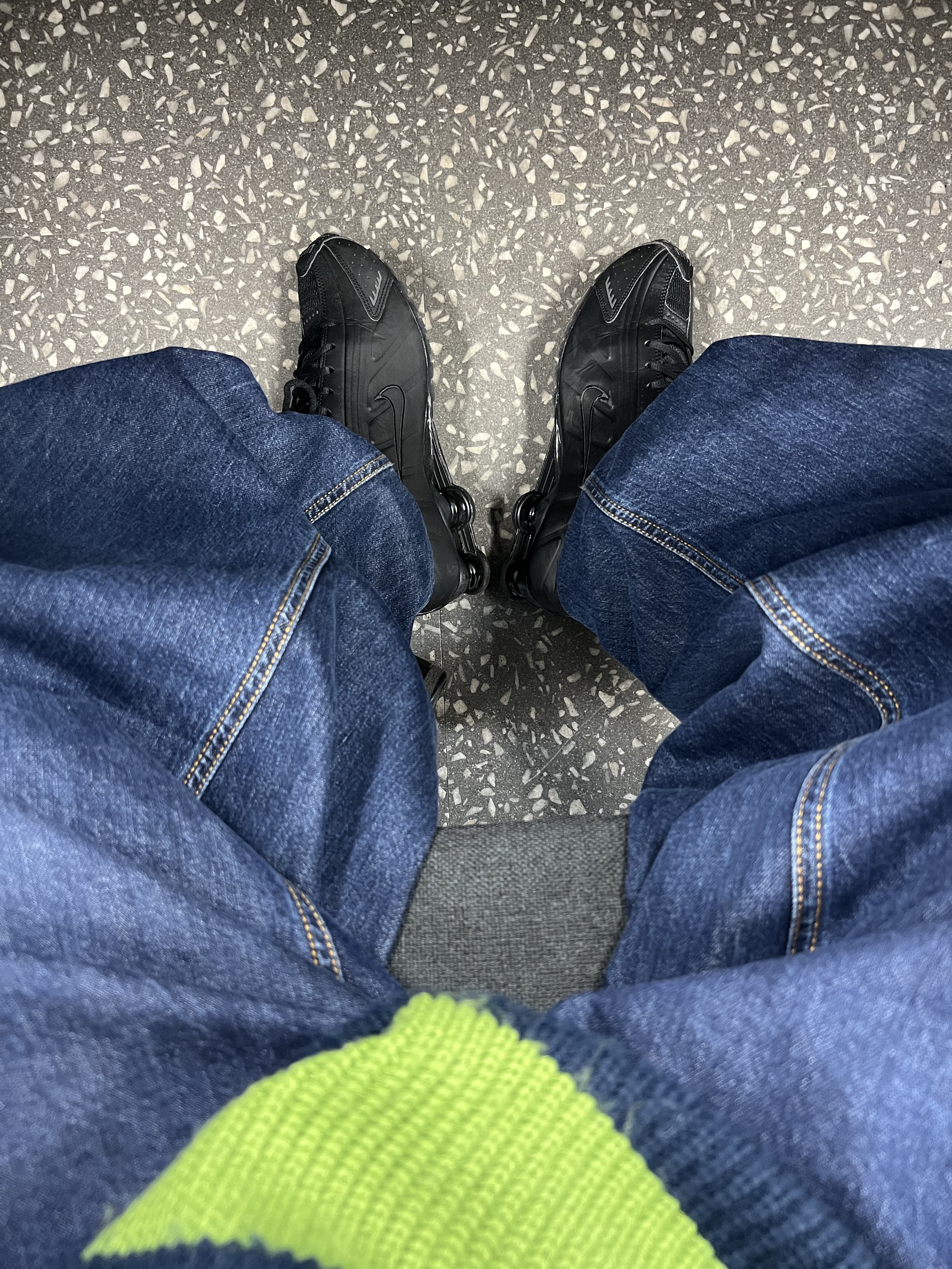 (W) Nike Shox R4 Black, Zara x Ader Error Wide Leg Jeans Blue 착용 스타일