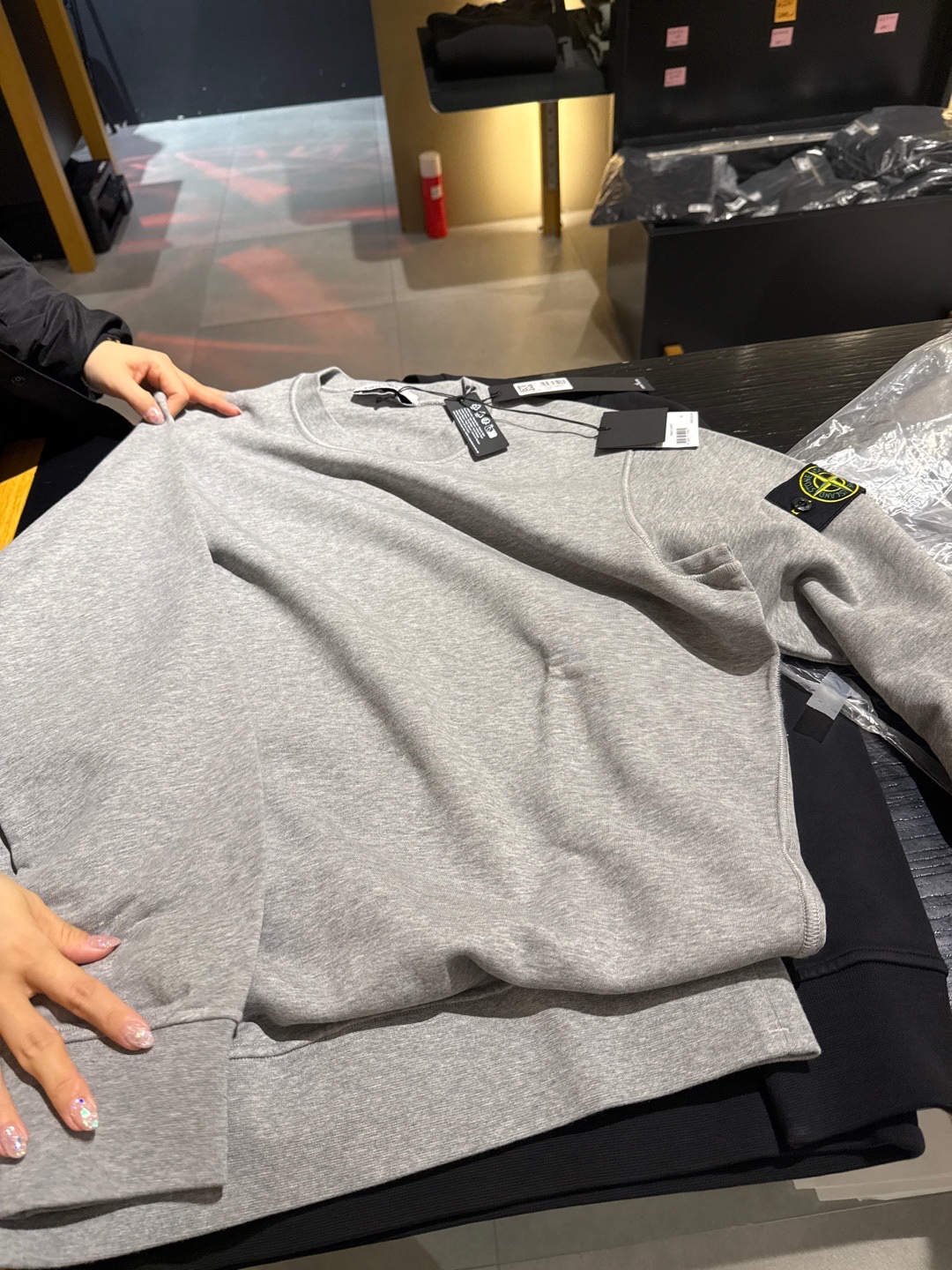 Stone Island 63020 Crewneck Sweatshirt Melange Grey - 22FW 착용 스타일 - 2