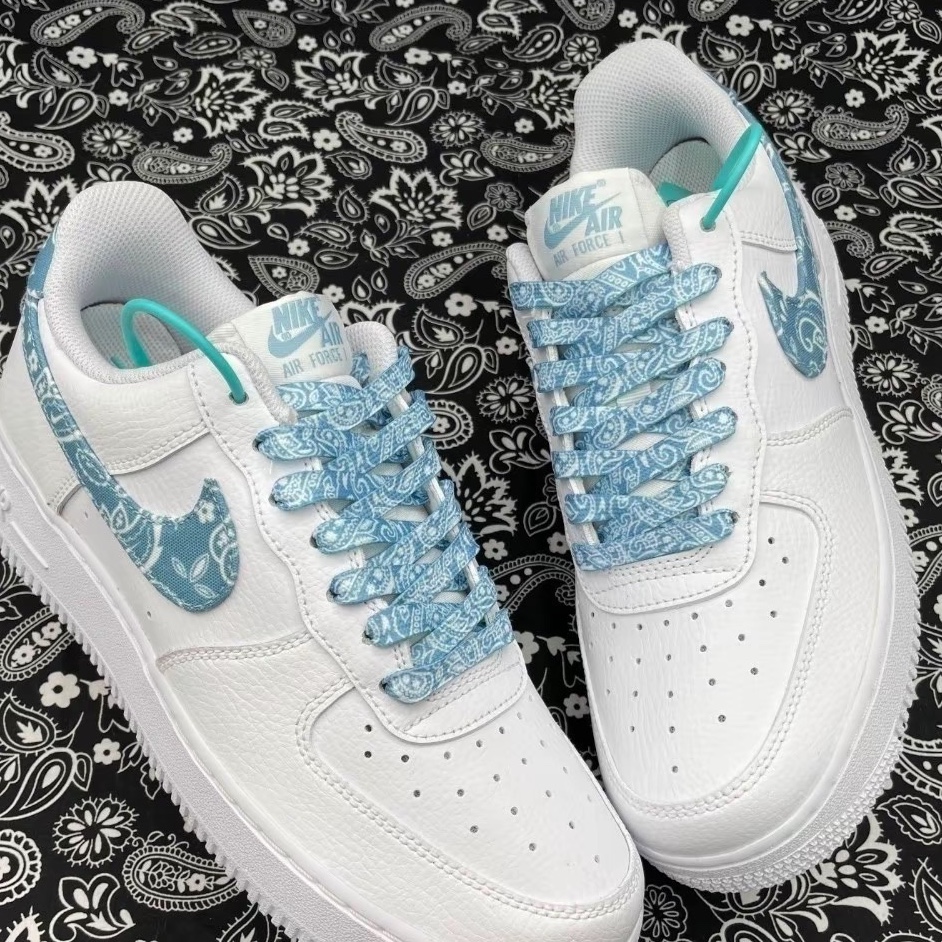 (W) Nike Air Force 1 '07 Essential Paisley Swoosh White Worn Blue 착용 스타일 - 1