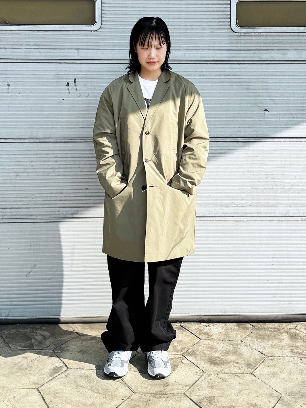 QT8 GARMENTS TL Oversized Raglan Coat Olive, New Balance 992 Made in USA Grey - D Standard 착용 스타일 - 1