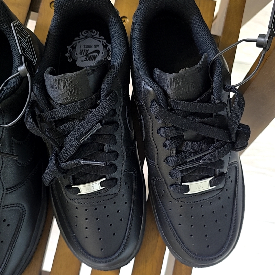 (W) Nike Air Force 1 '07 Low Triple Black 착용 스타일 - 3