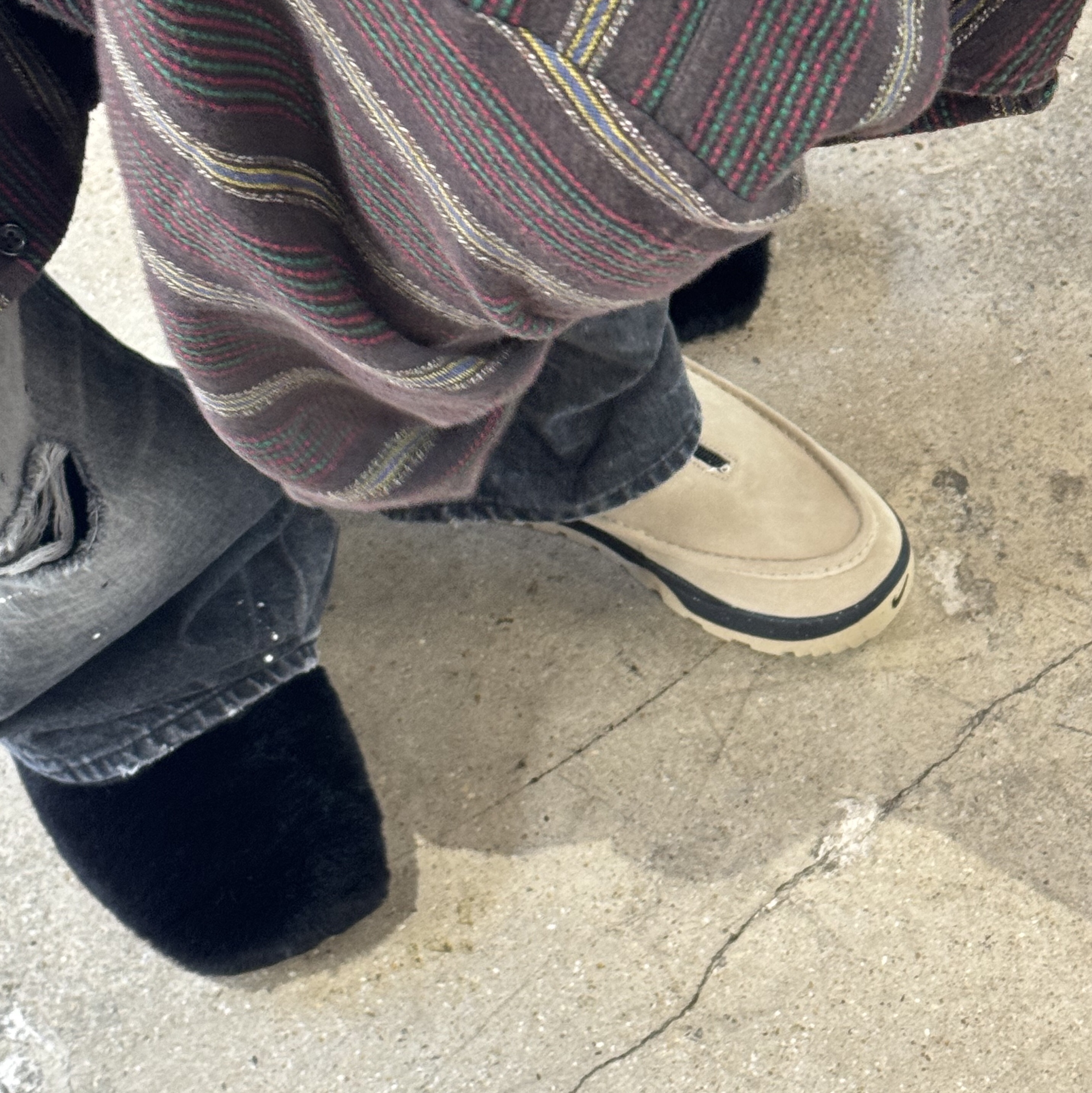 (W) Balenciaga Teddy Mule Black, Supreme Woven Stripe Shirt Faded Black - 24FW 착용 스타일 - 2