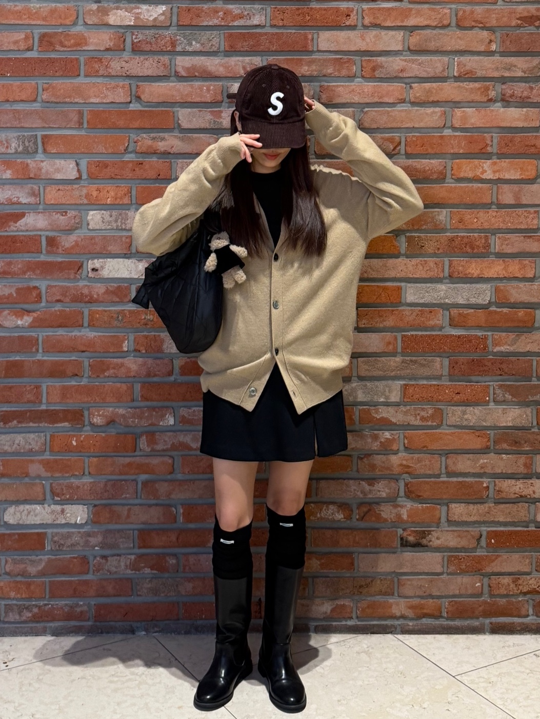 Supreme Corduroy S Logo 6-Panel Dark Brown - 24FW, STU x Monamhee CoCo 착용 스타일 - 1