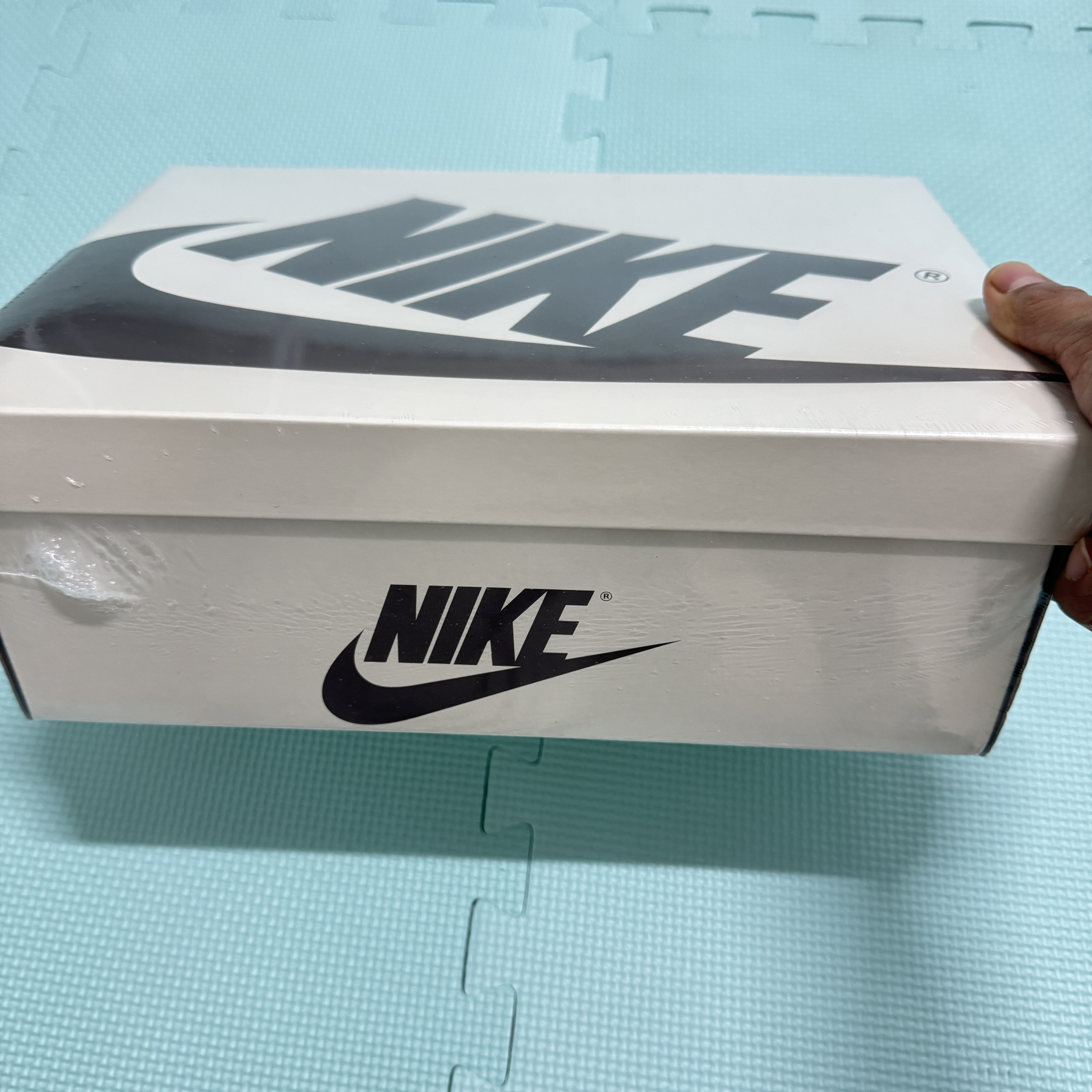 Jordan 1 x Travis Scott Retro Low OG SP Reverse Olive 착용 스타일 - 1