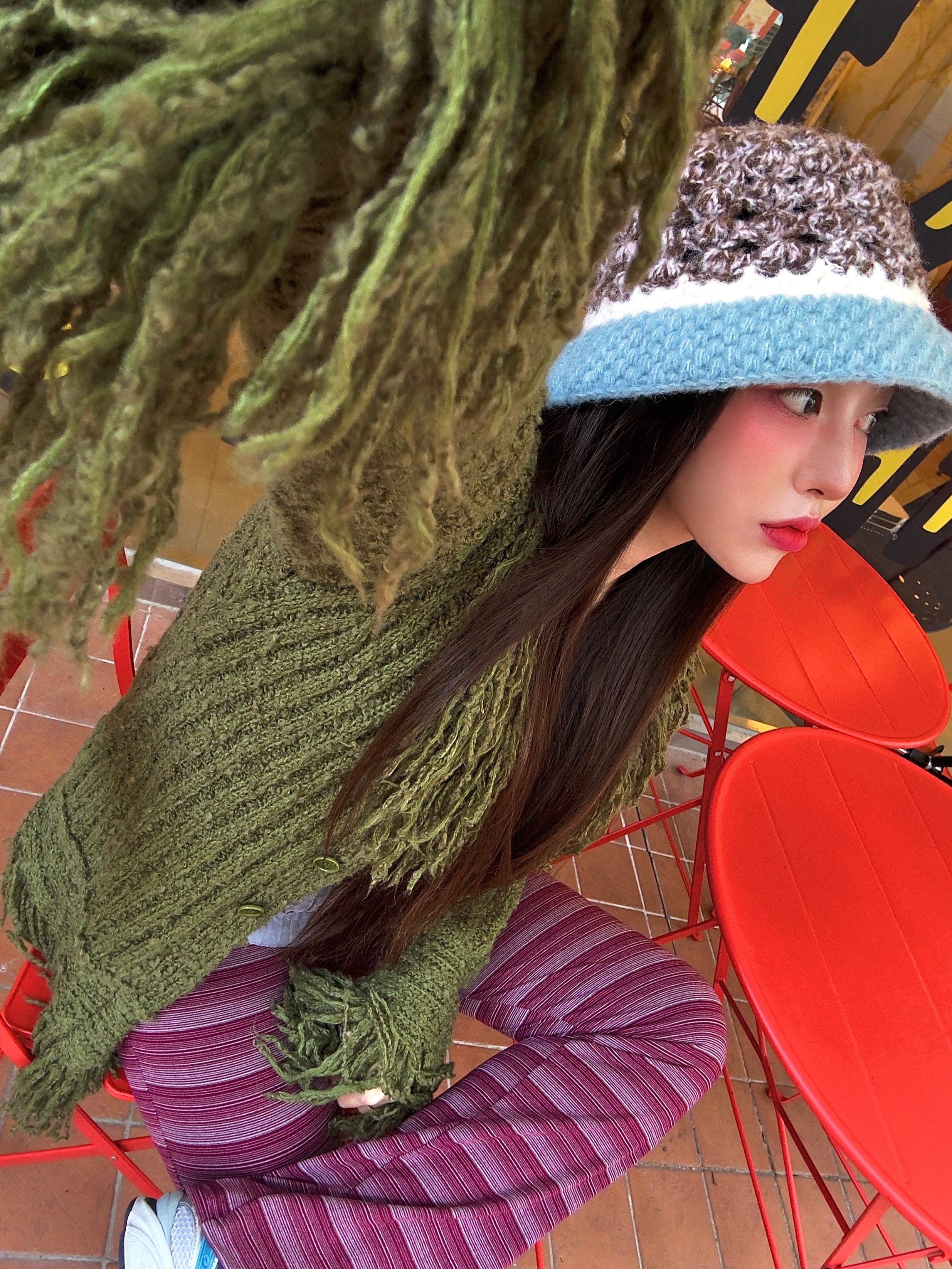 Allincomplete Shell Crochet Hat Brown & Aqua 착용 스타일 - 3