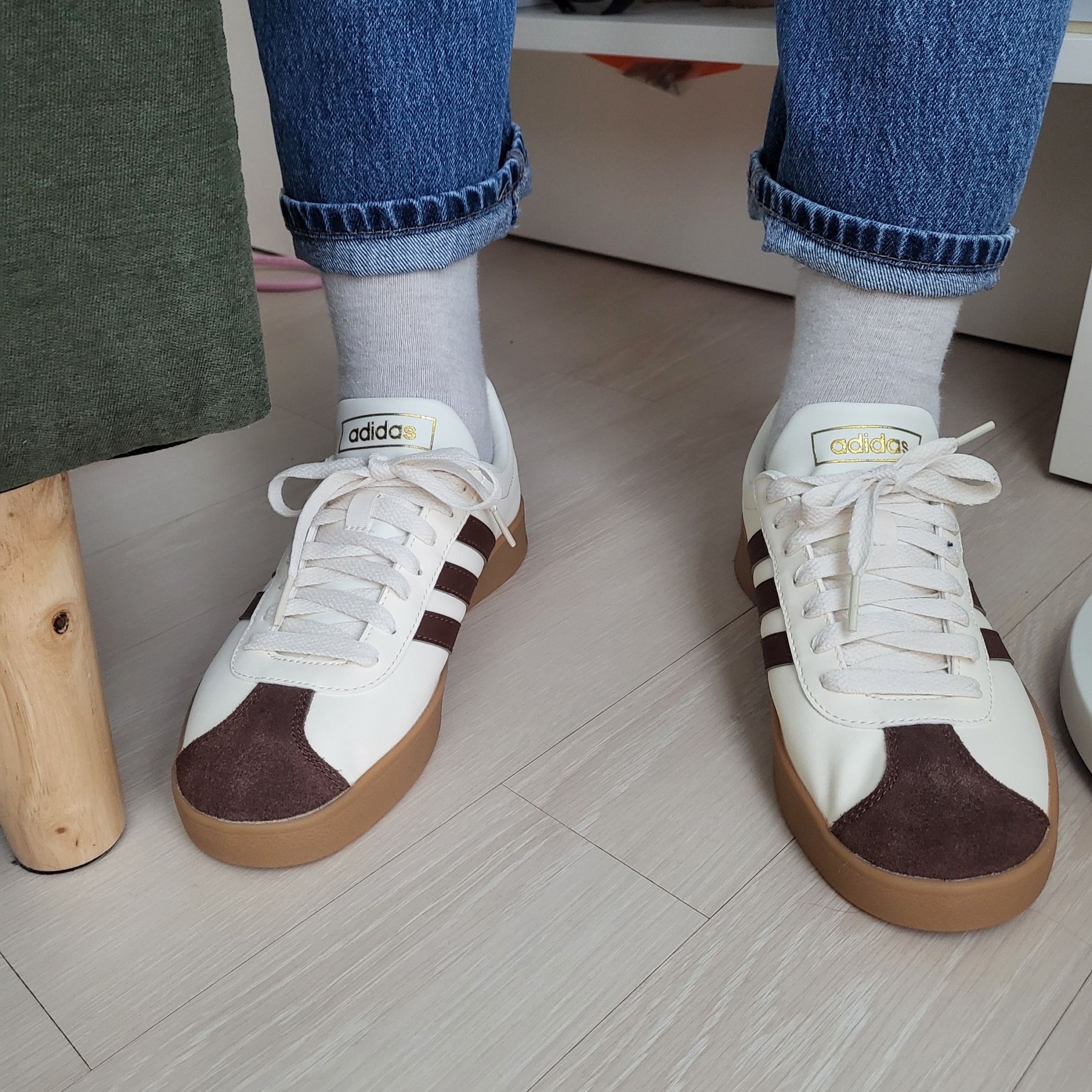 Adidas VL Court 2.0 Cream Brown 착용 스타일 - 2