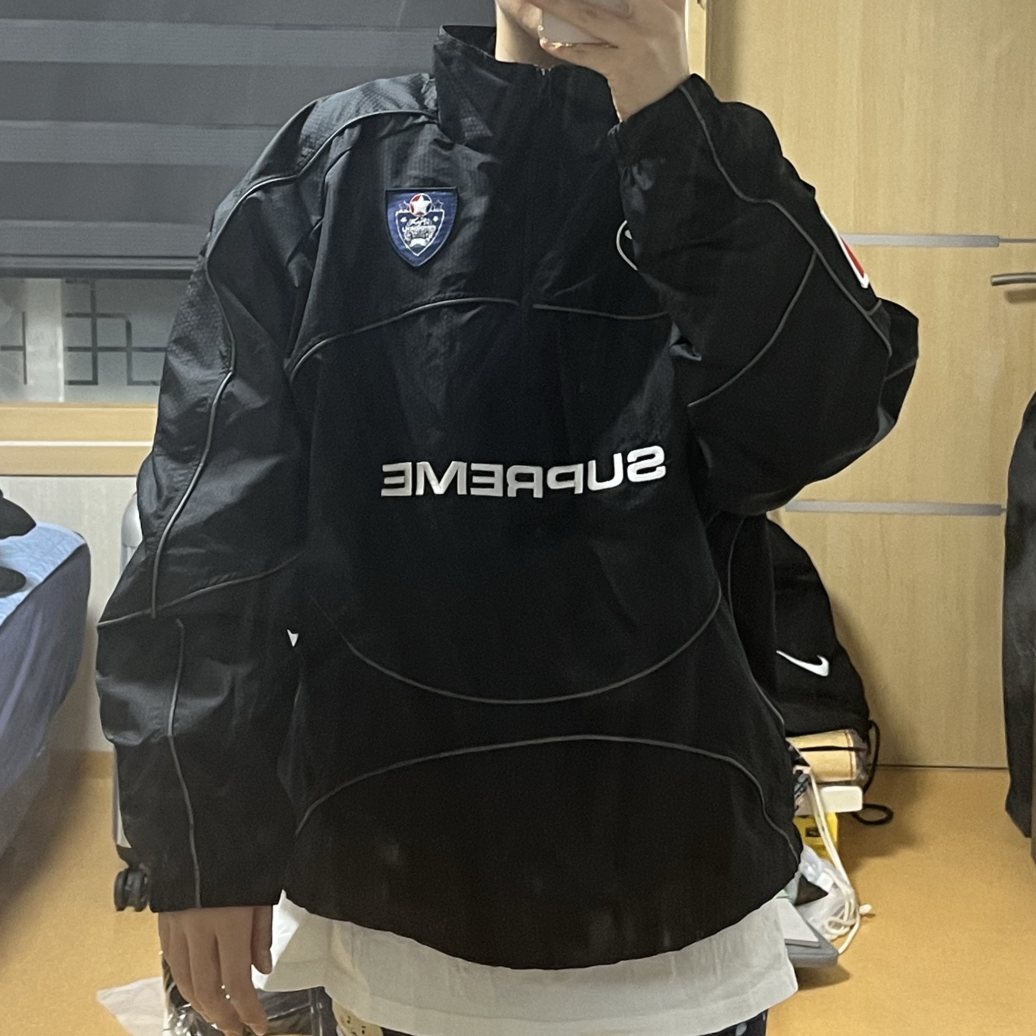 Supreme Reflective Piping Pullover Black - 24FW 착용 스타일