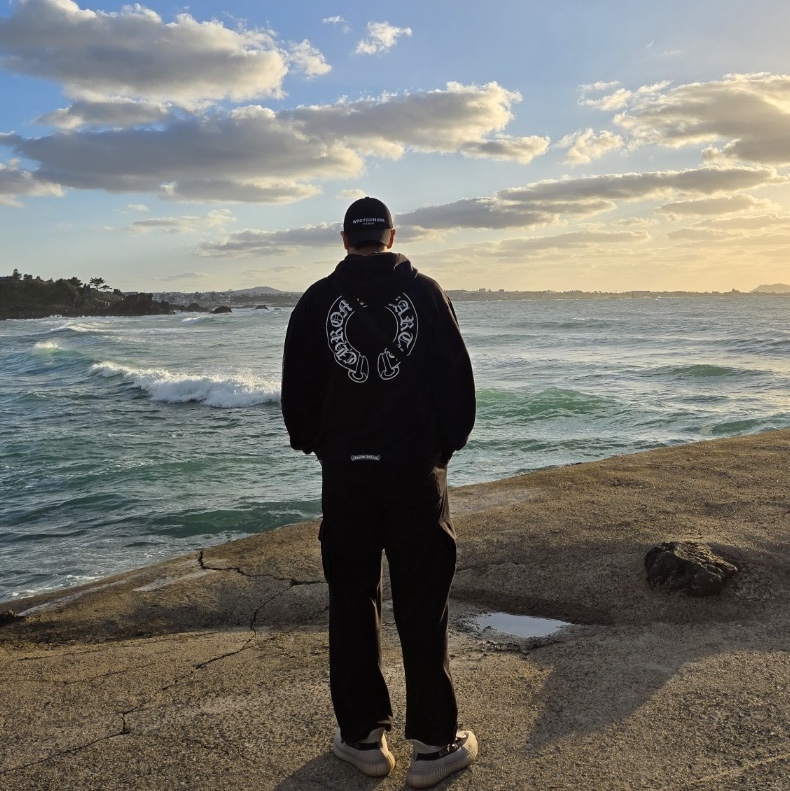 Chrome Hearts Horseshoe Floral Hoodie Black, Wooyoungmi Embroidered Ball Cap Black 착용 스타일