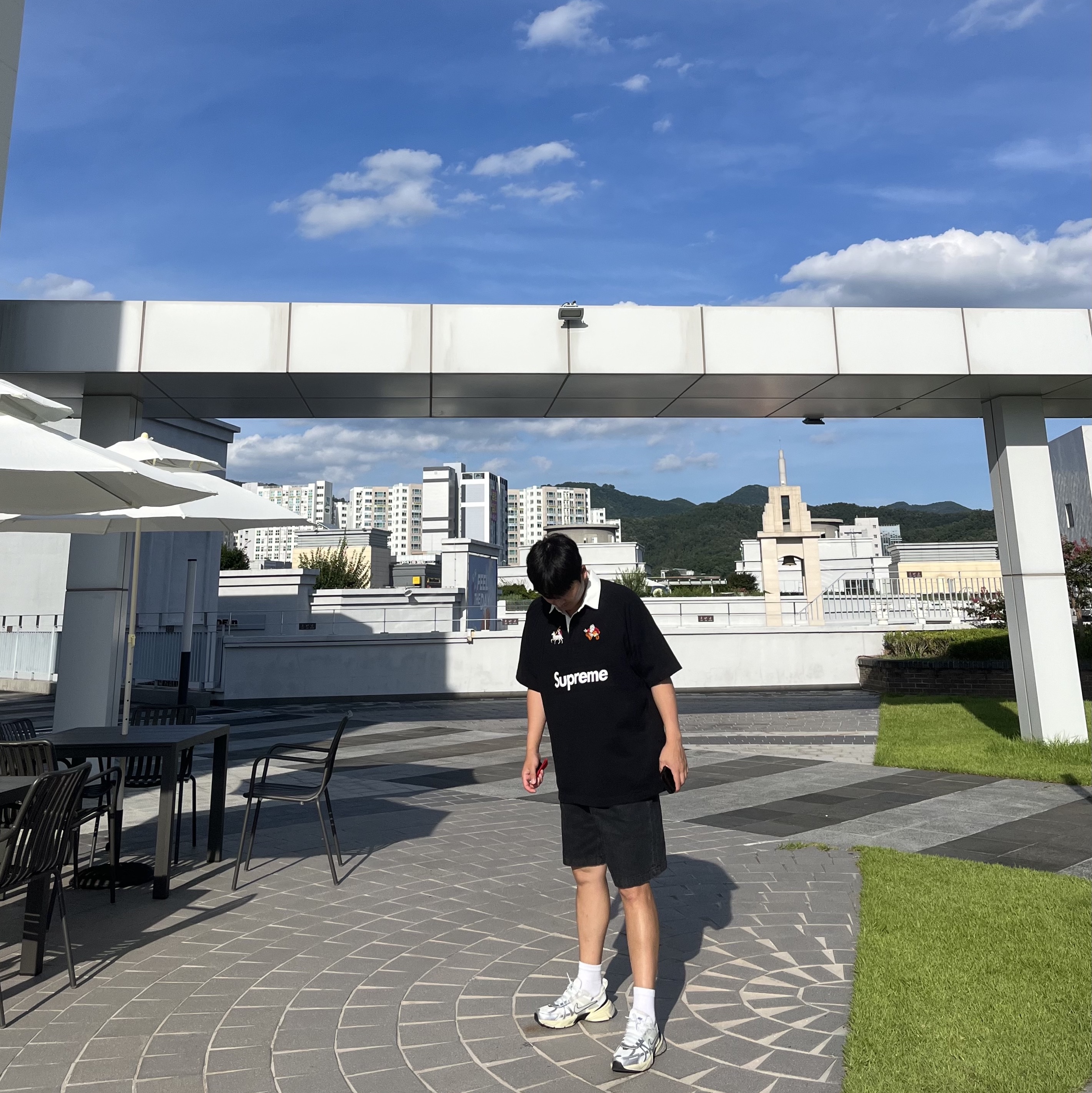 Supreme S/S Rugby Black - 24SS, Nike V2K Run Summit White Metallic Silver 착용 스타일 - 1