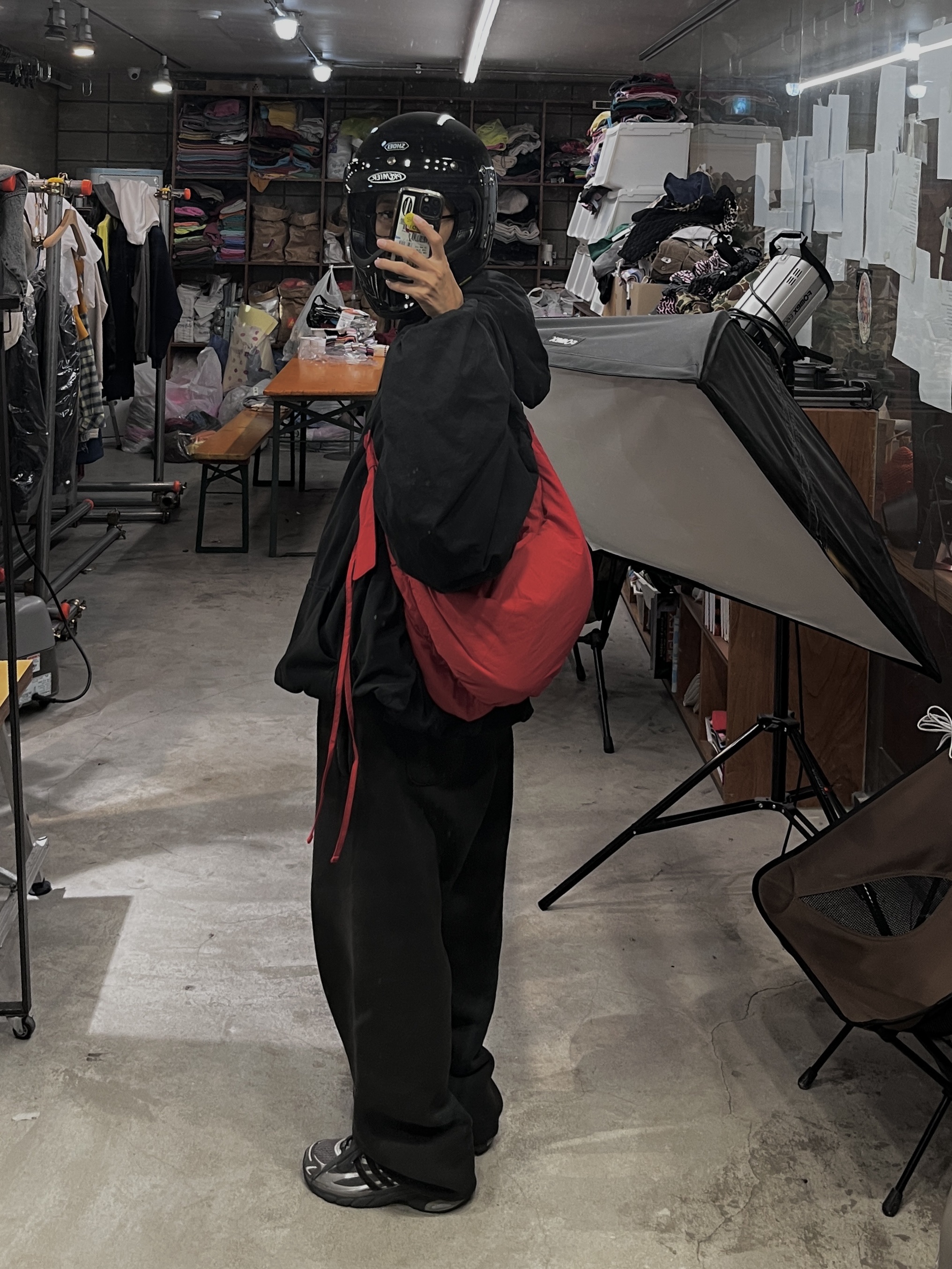 Yeezy Gap Engineered By Balenciaga Padded Hoodie Black, Stussy 80 Fleece Pants Washed Black 착용 스타일 - 2
