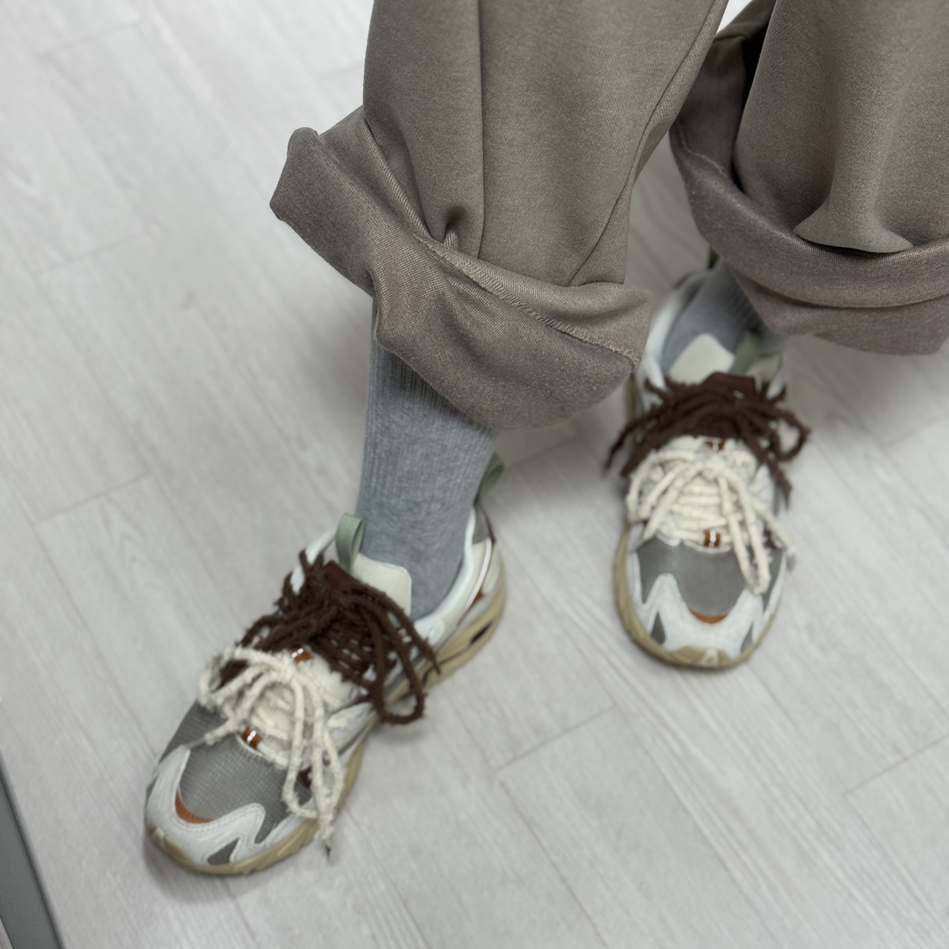 STU X MIZUNO Wave Rider 10 착용 스타일 - 1