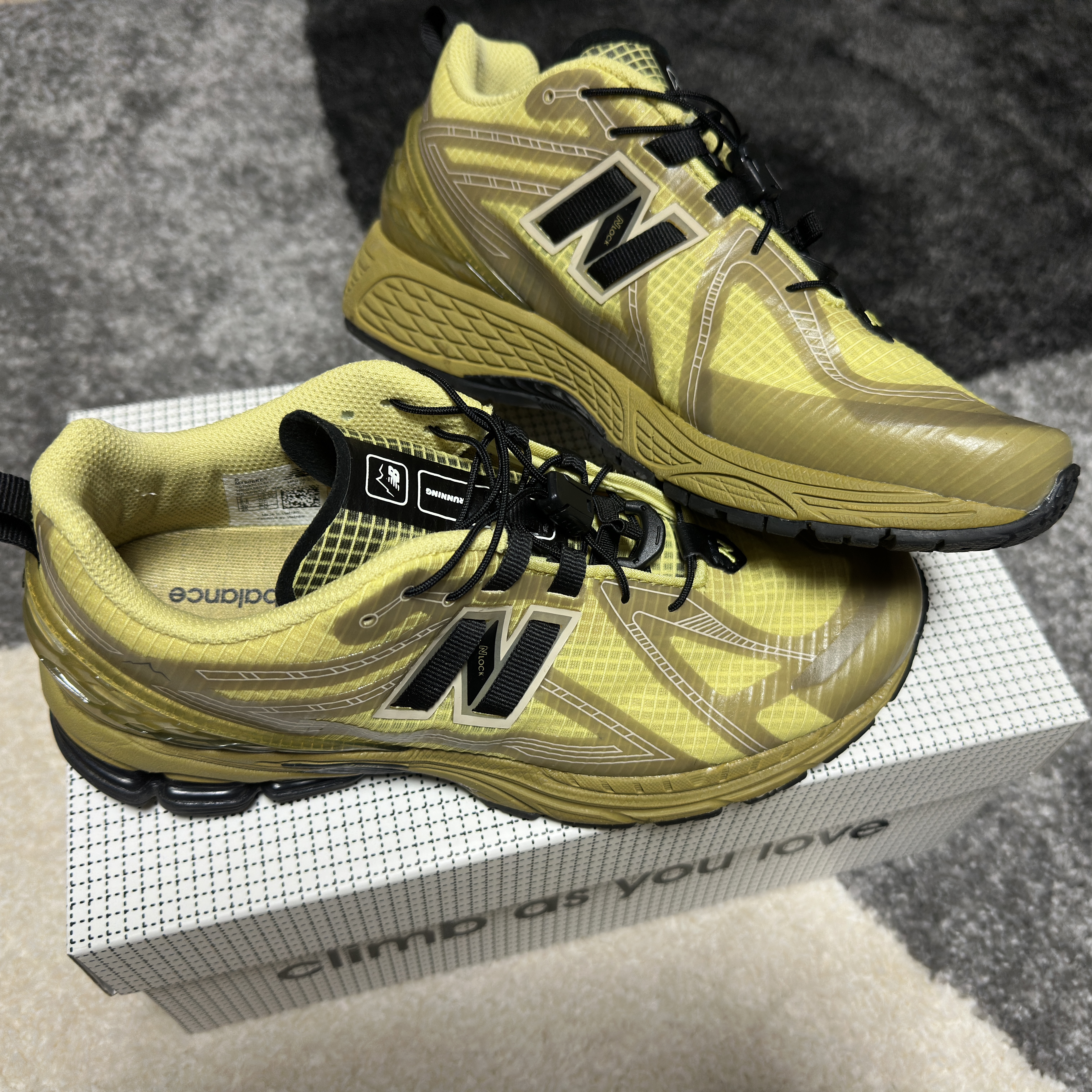 New Balance x Cayl 1906R Yellow 착용 스타일