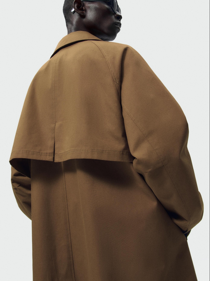 Zara Cotton Trench Coat Red Brown, Stussy Double Dye Big 'OL Jeans Cream 착용 스타일 - 2