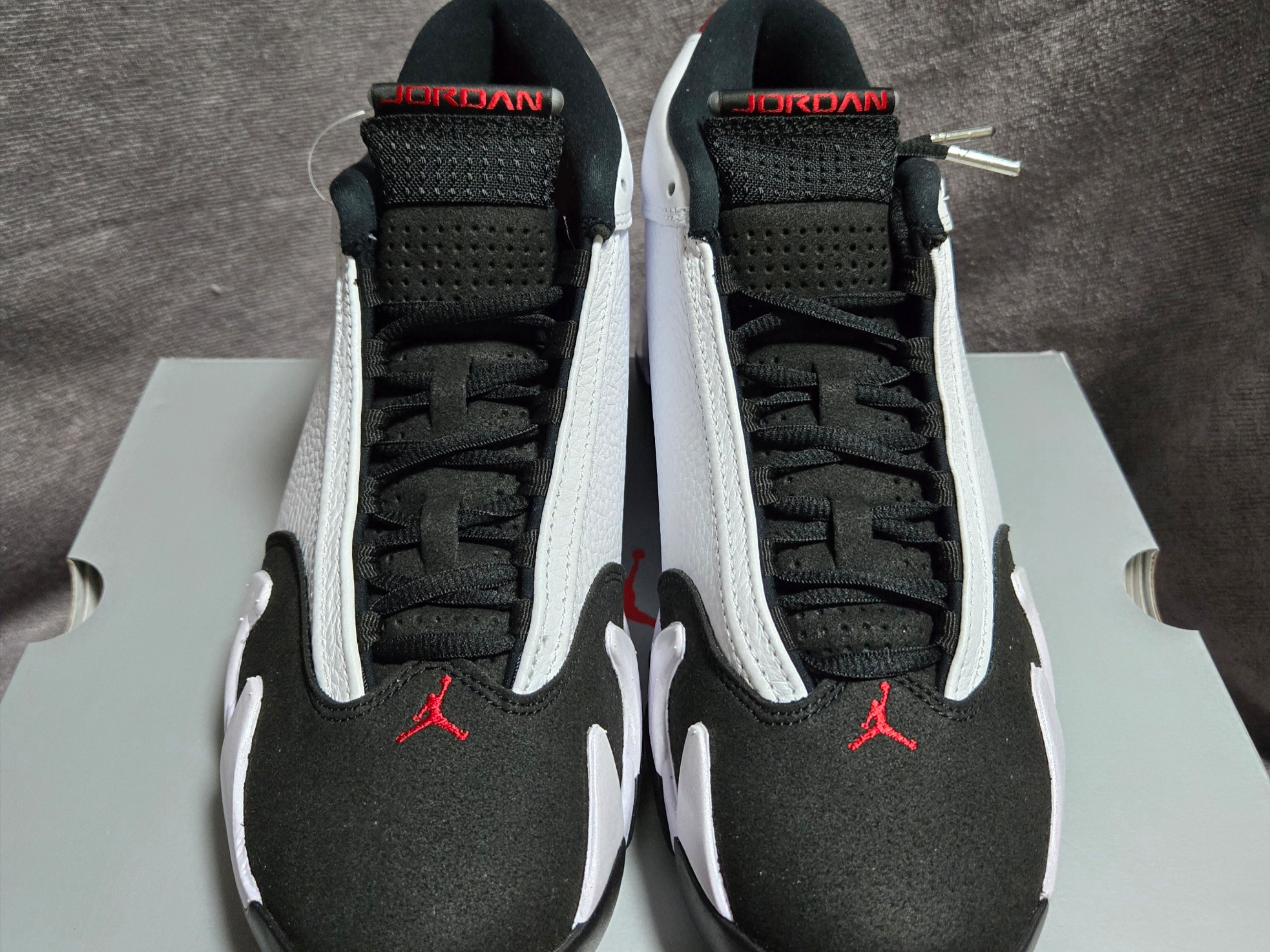Jordan 14 Retro Black Toe 2024 착용 스타일 - 3