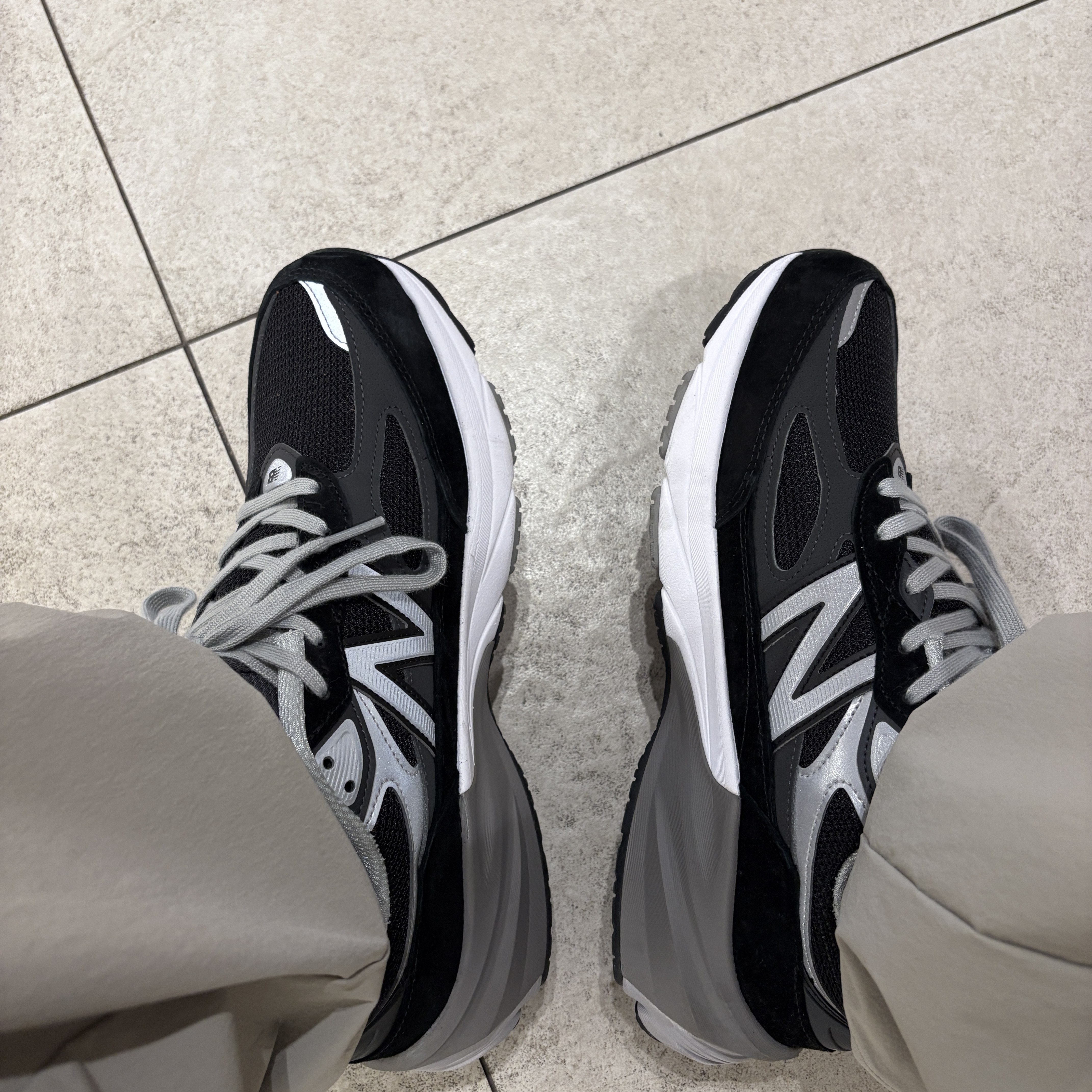 New Balance 990v6 Made in USA Black White 착용 스타일