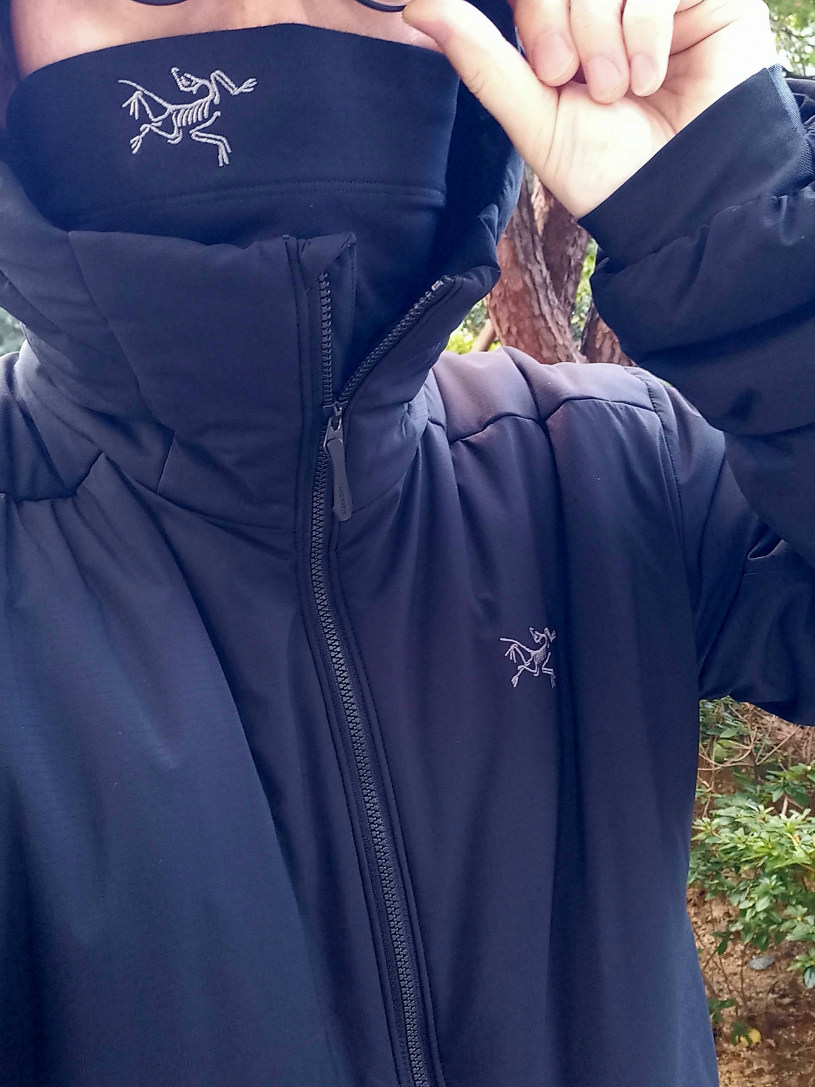 Arc'teryx Atom Heavyweight Hoody Black, Arc'teryx Rho Neck Gaiter Long Black 착용 스타일 - 4