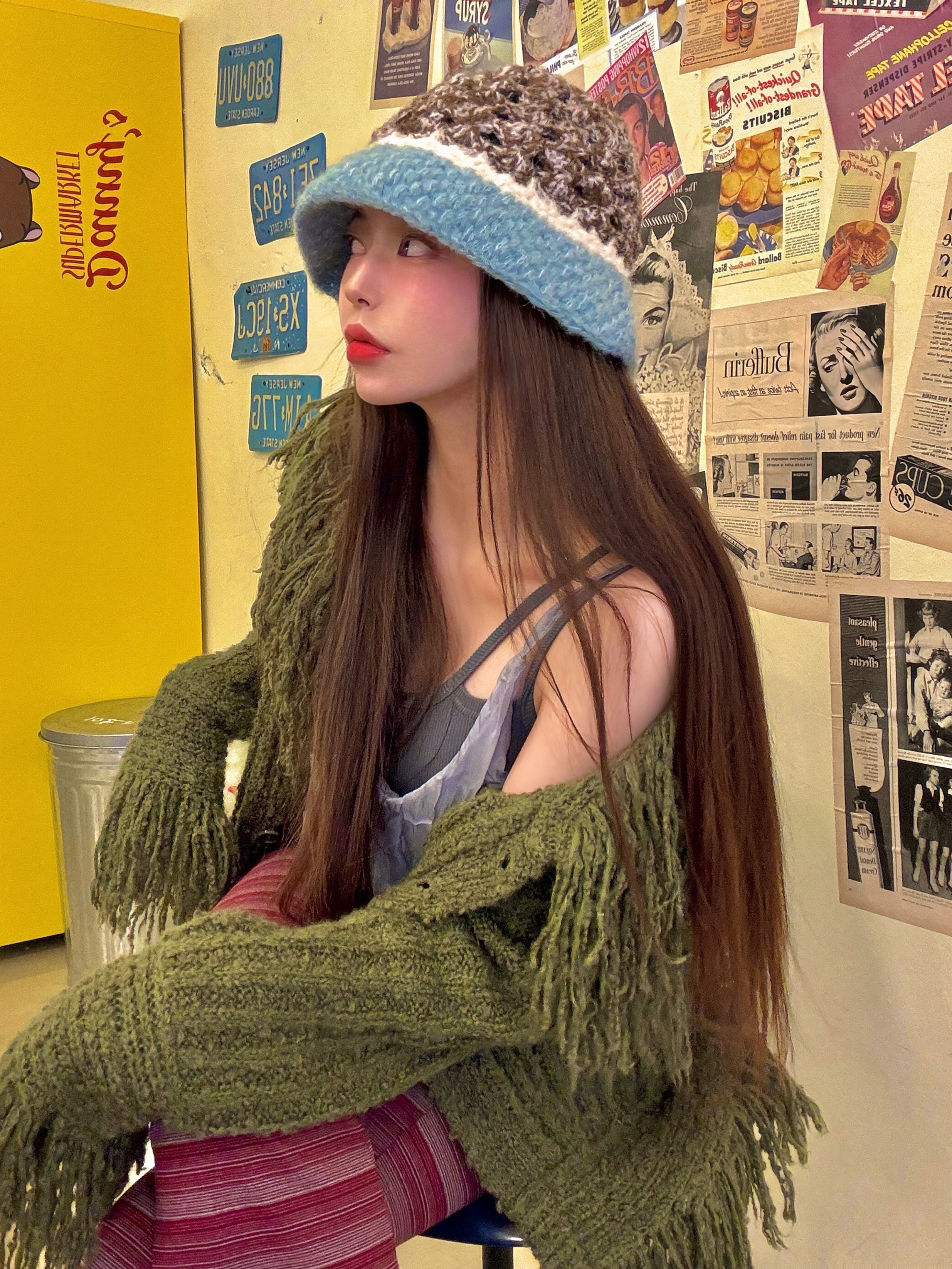 Allincomplete Shell Crochet Hat Brown & Aqua 착용 스타일 - 2