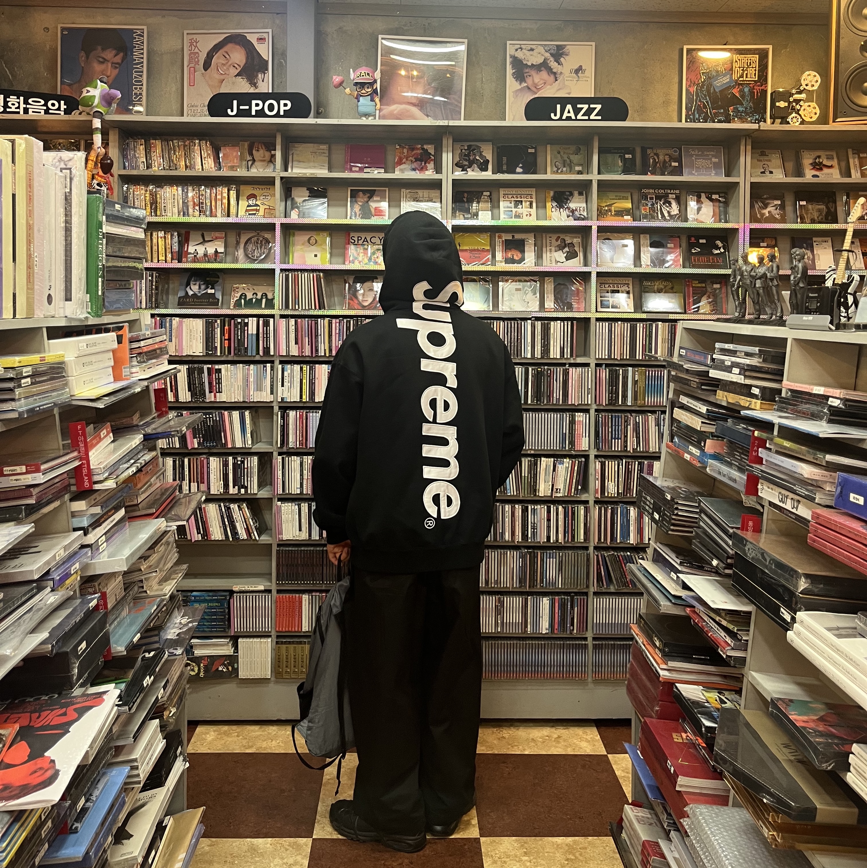 Supreme Satin Applique Hooded Sweatshirt Black - 24FW, Nike Air Kukini Triple Black 착용 스타일 - 1