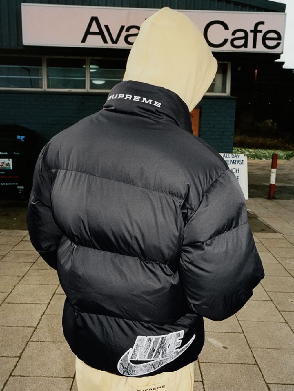 Supreme x Nike Reversible Puffy Jacket Black - 21SS, Moncler Maya Short Down Jacket Black - 24FW 착용 스타일 - 2