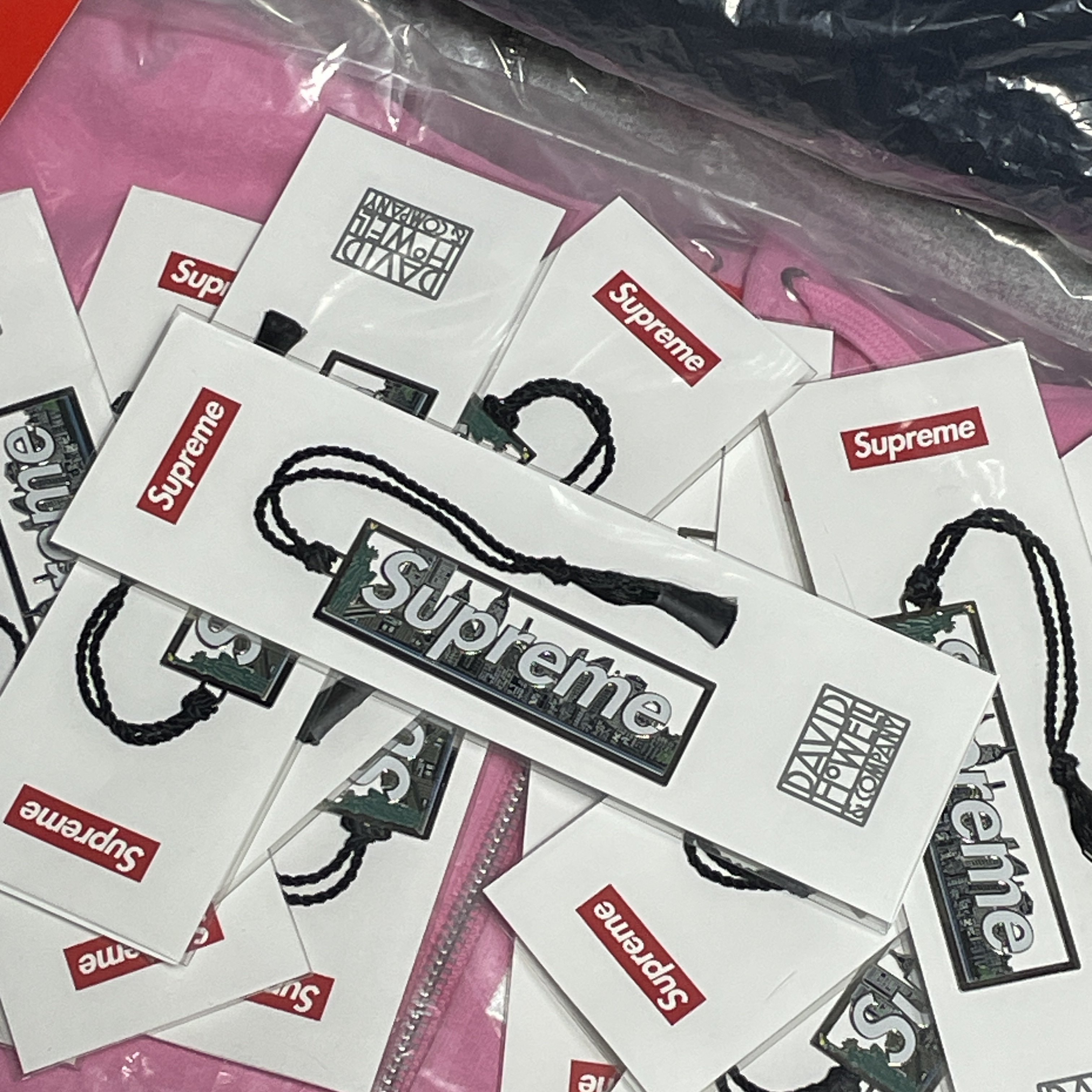 Supreme x David Howell & Co. Metal Bookmark Multicolor - 24FW 착용 스타일