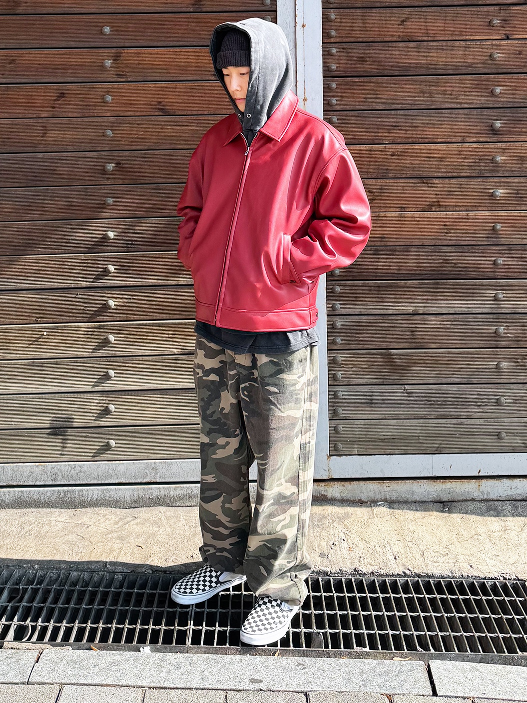 QT8 Garments TL Synthetic Leather Single Jacket Red, QT8 GARMENTS BN Camo Wide Banding Pant Khaki 착용 스타일 - 1