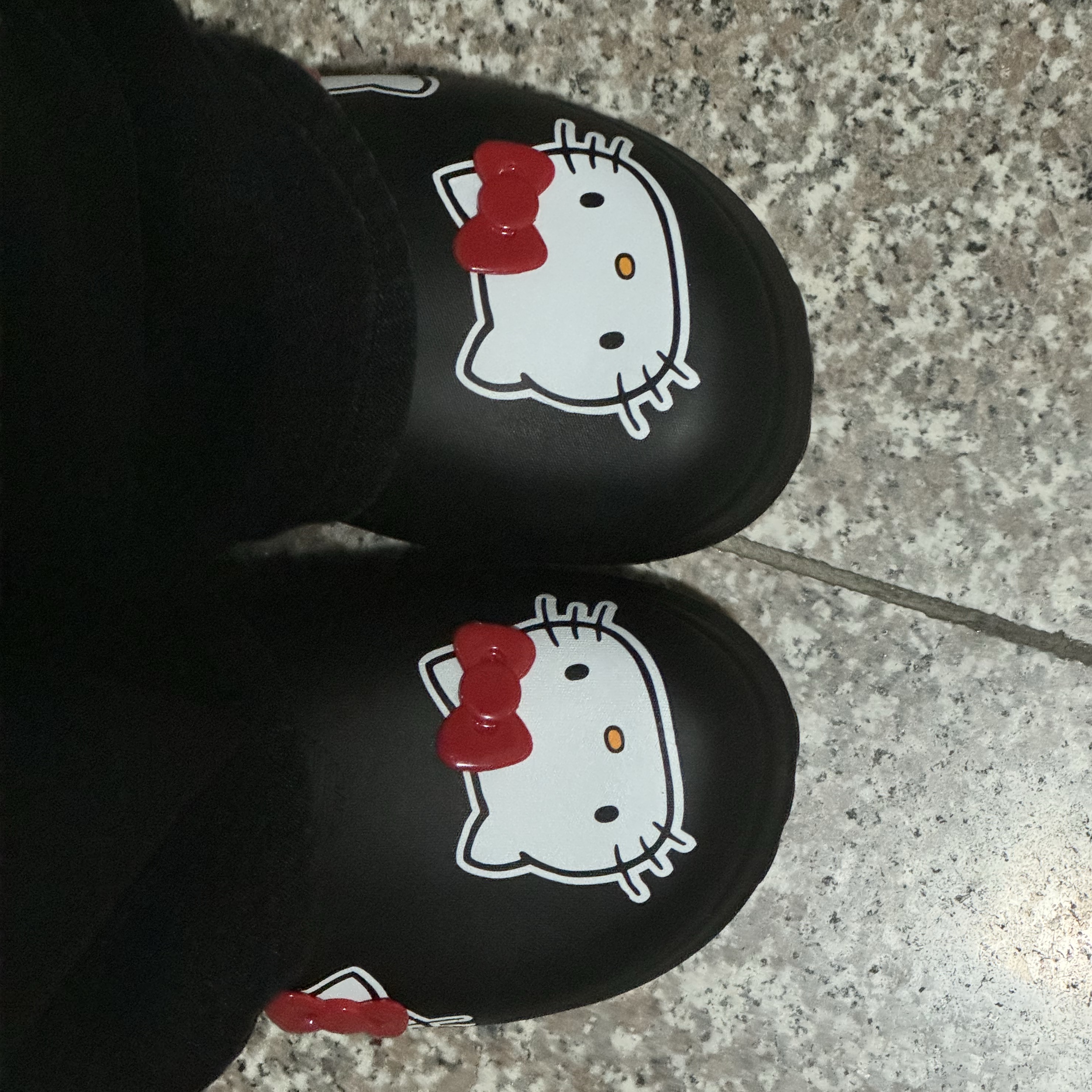 (W) Adidas x Hello Kitty Adifom Stan Smith Mules Core Black Red Cloud White 착용 스타일