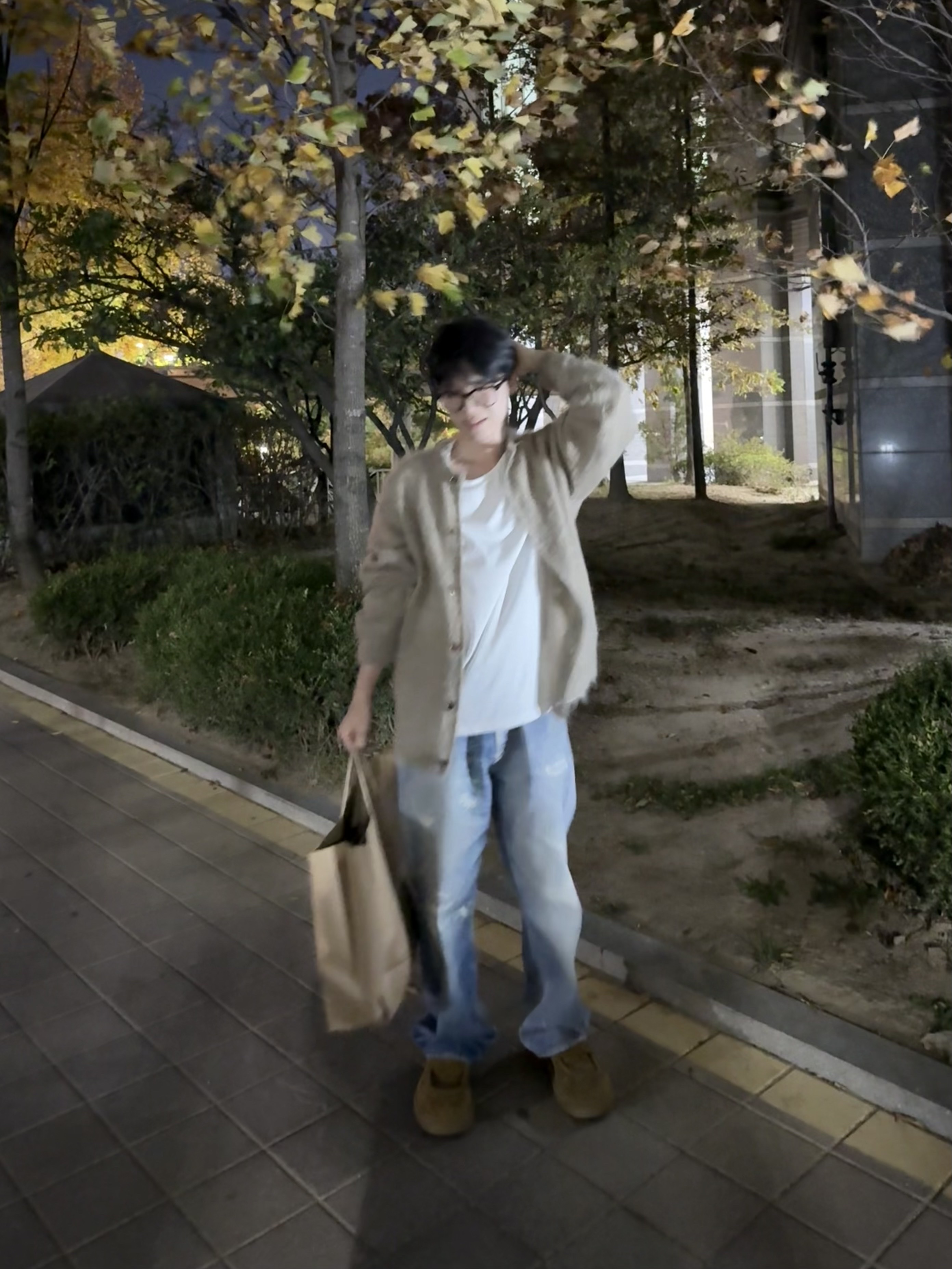 Our Legacy Third Cut Digital Denim Print, Auralee Brushed Super Kid Mohair Knit Cardigan Gray Beige 착용 스타일 - 1