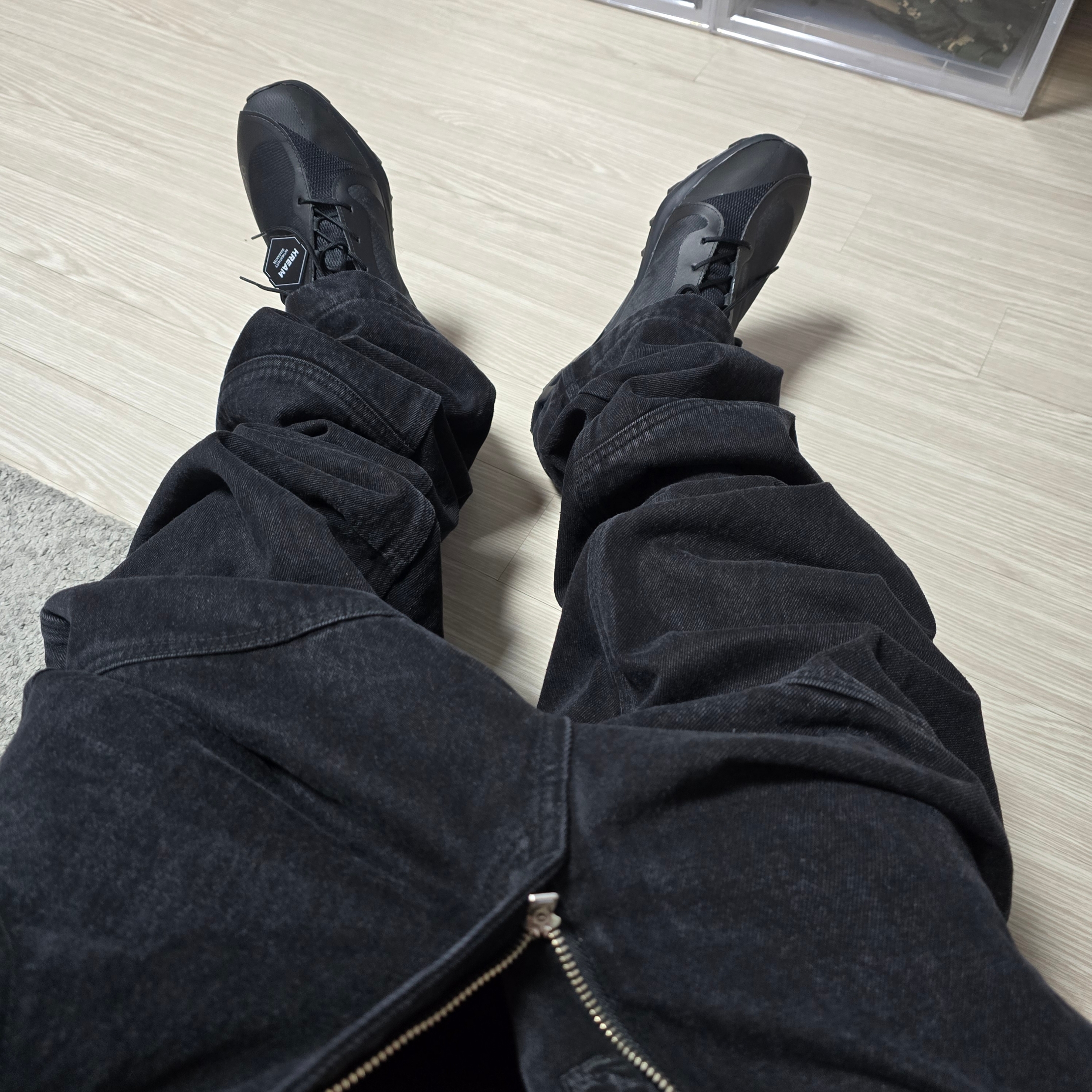 On Running x Post Archive Faction (Paf) Cloudventure Peak All Black 착용 스타일 - 2