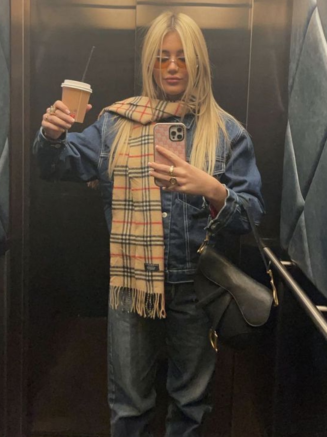 Burberry Classic Check Cashmere Muffler Archive Beige, Acne Studios Mohair Check Muffler Chestnut Brown Yellow Green 착용 스타일 - 5