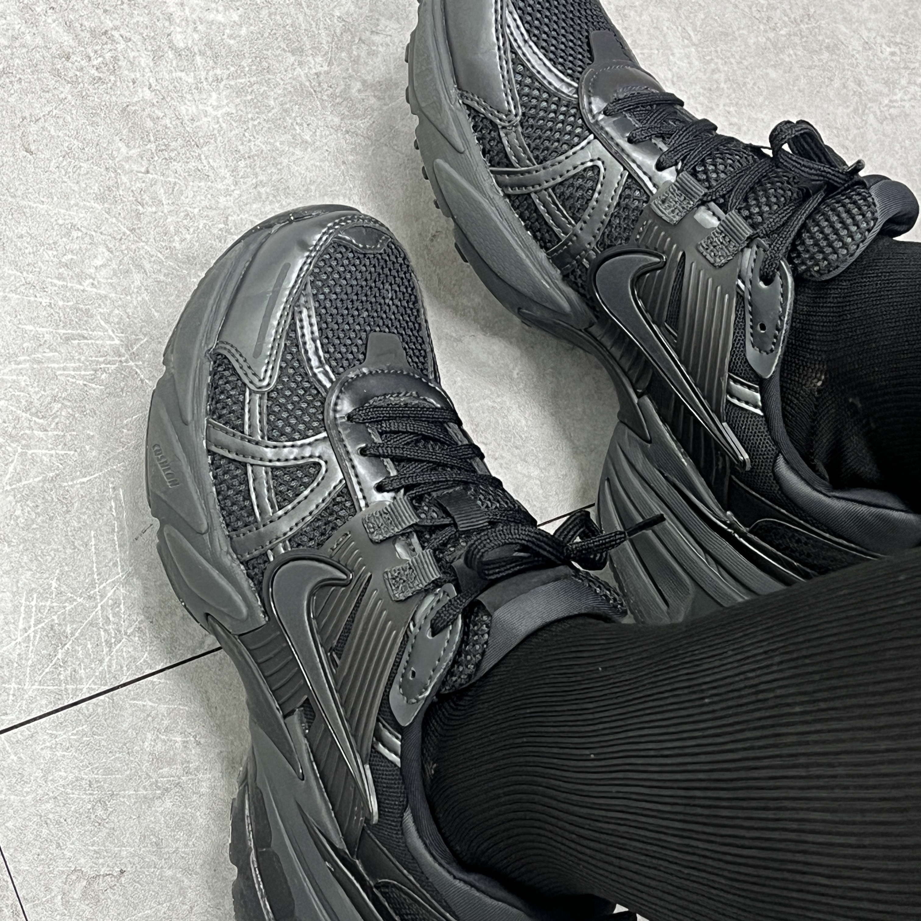 Nike V2K Run Black Anthracite 착용 스타일